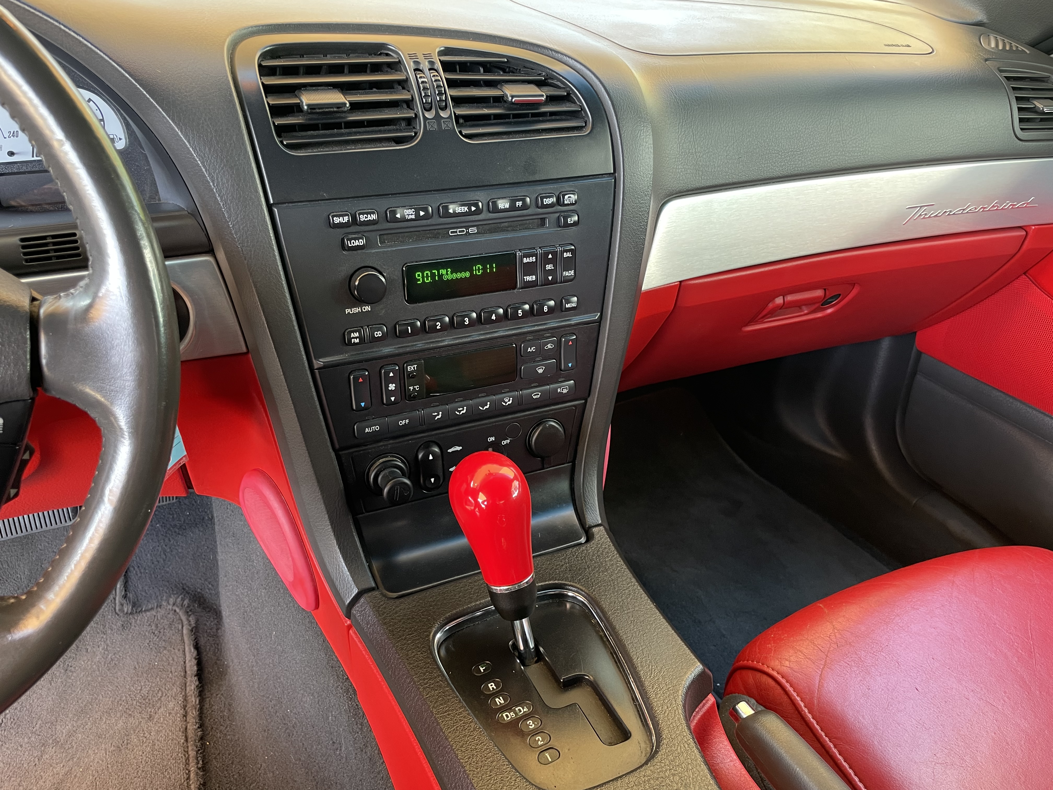 Vehicle photo 25