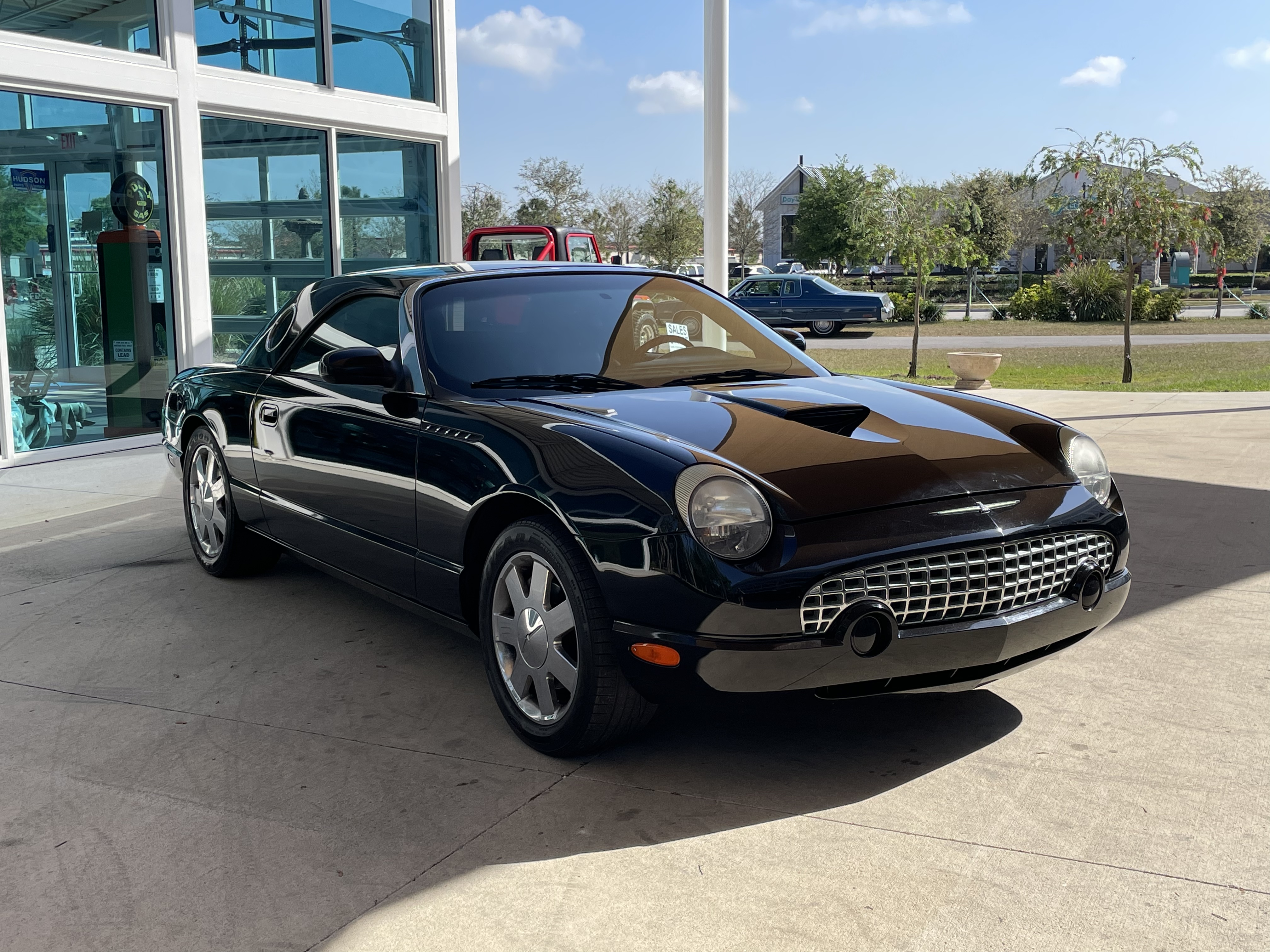 Vehicle photo 4