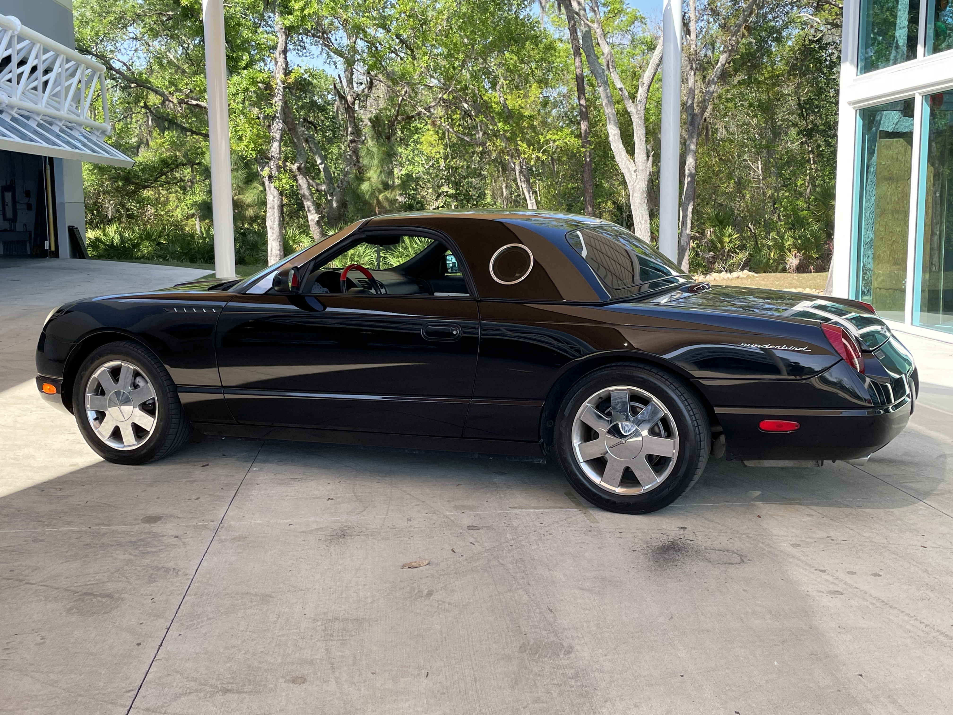 Vehicle photo 11