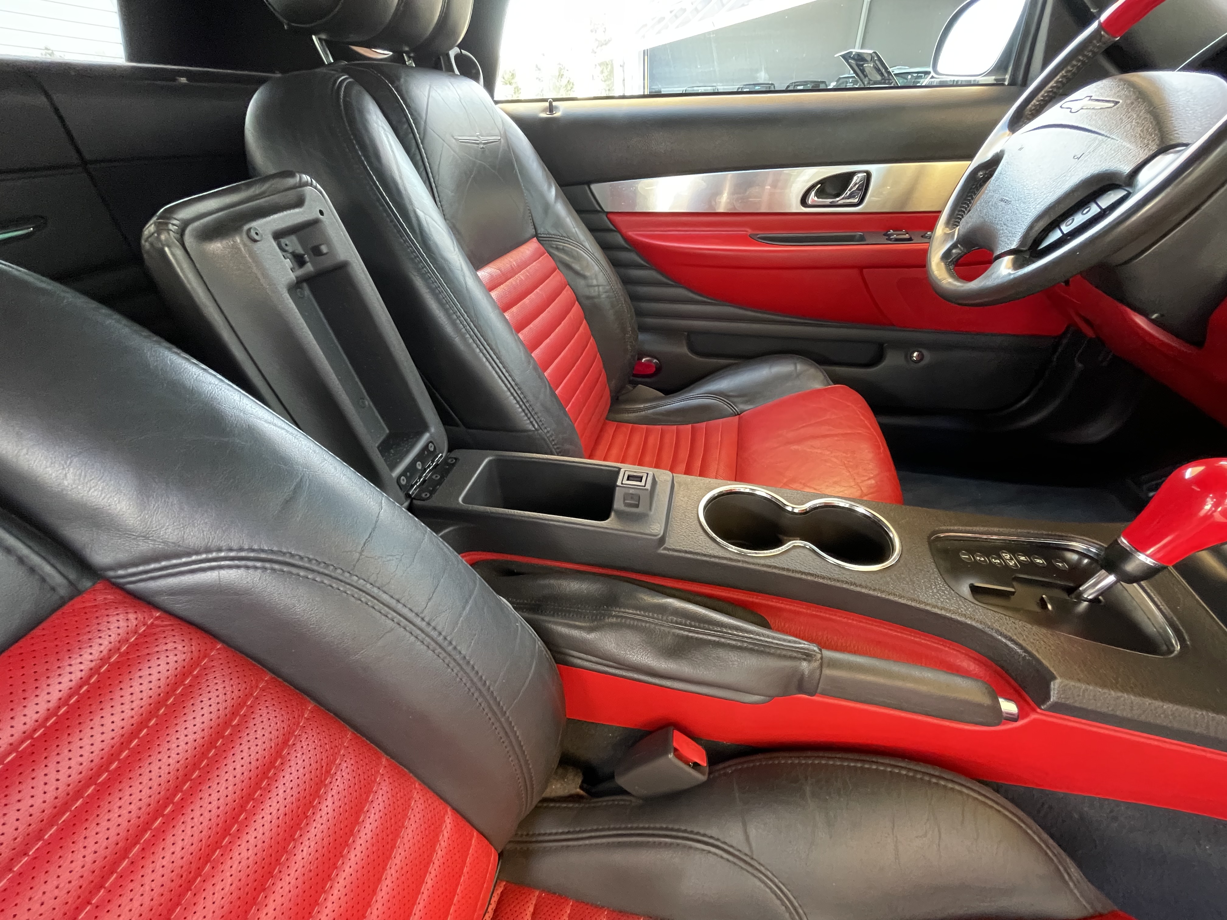 Vehicle photo 32
