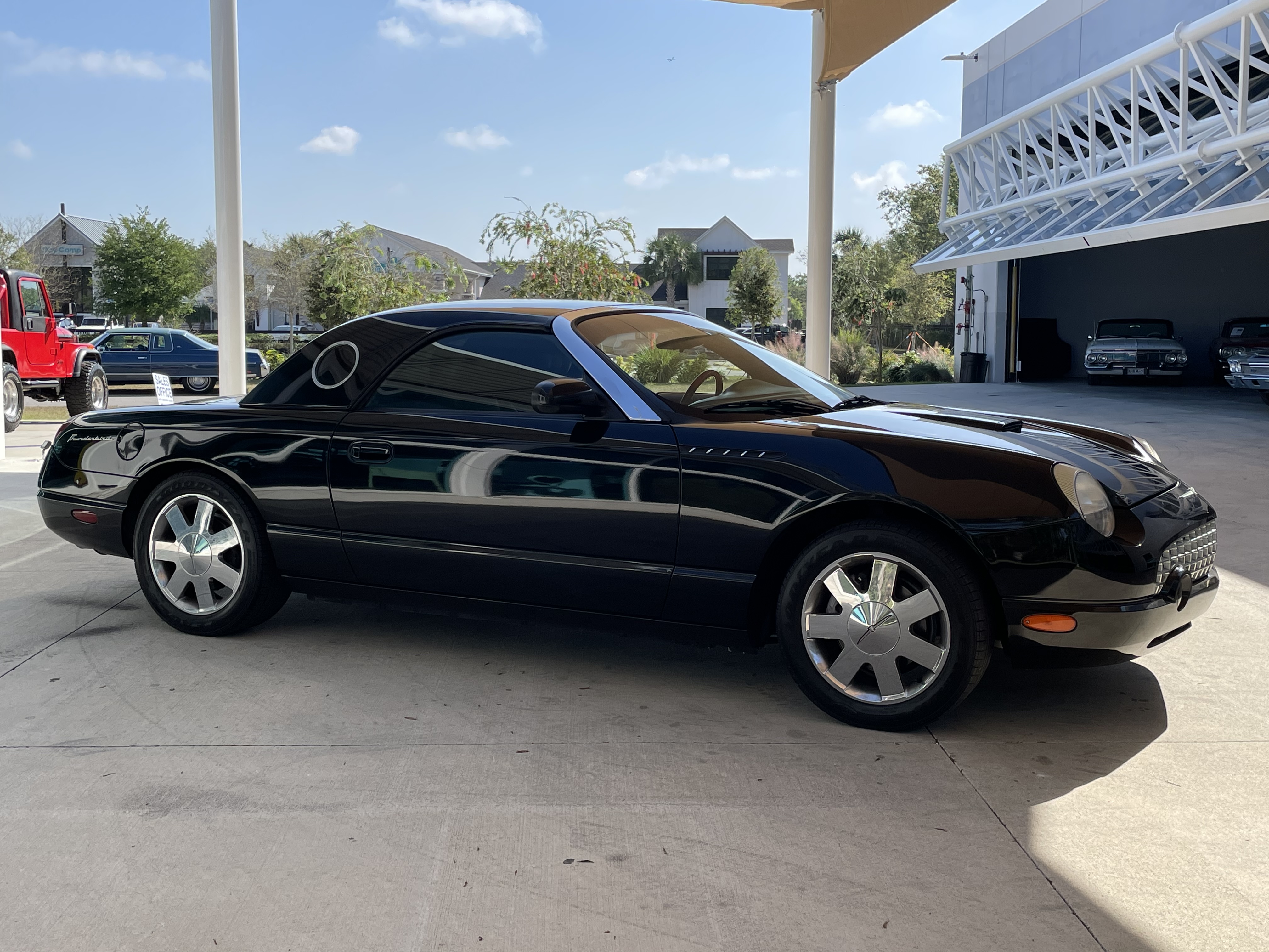 Vehicle photo 5