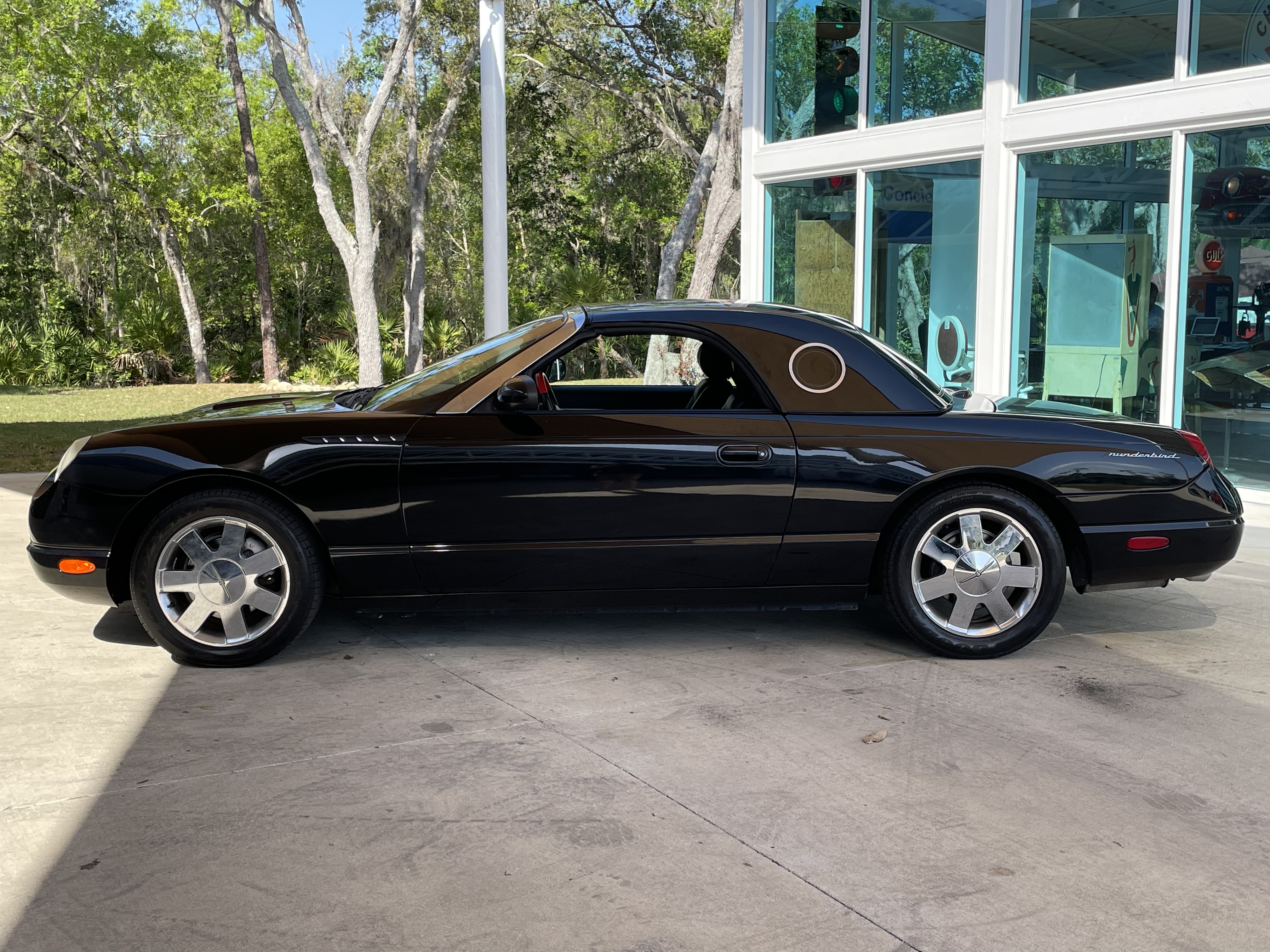 Vehicle photo 12