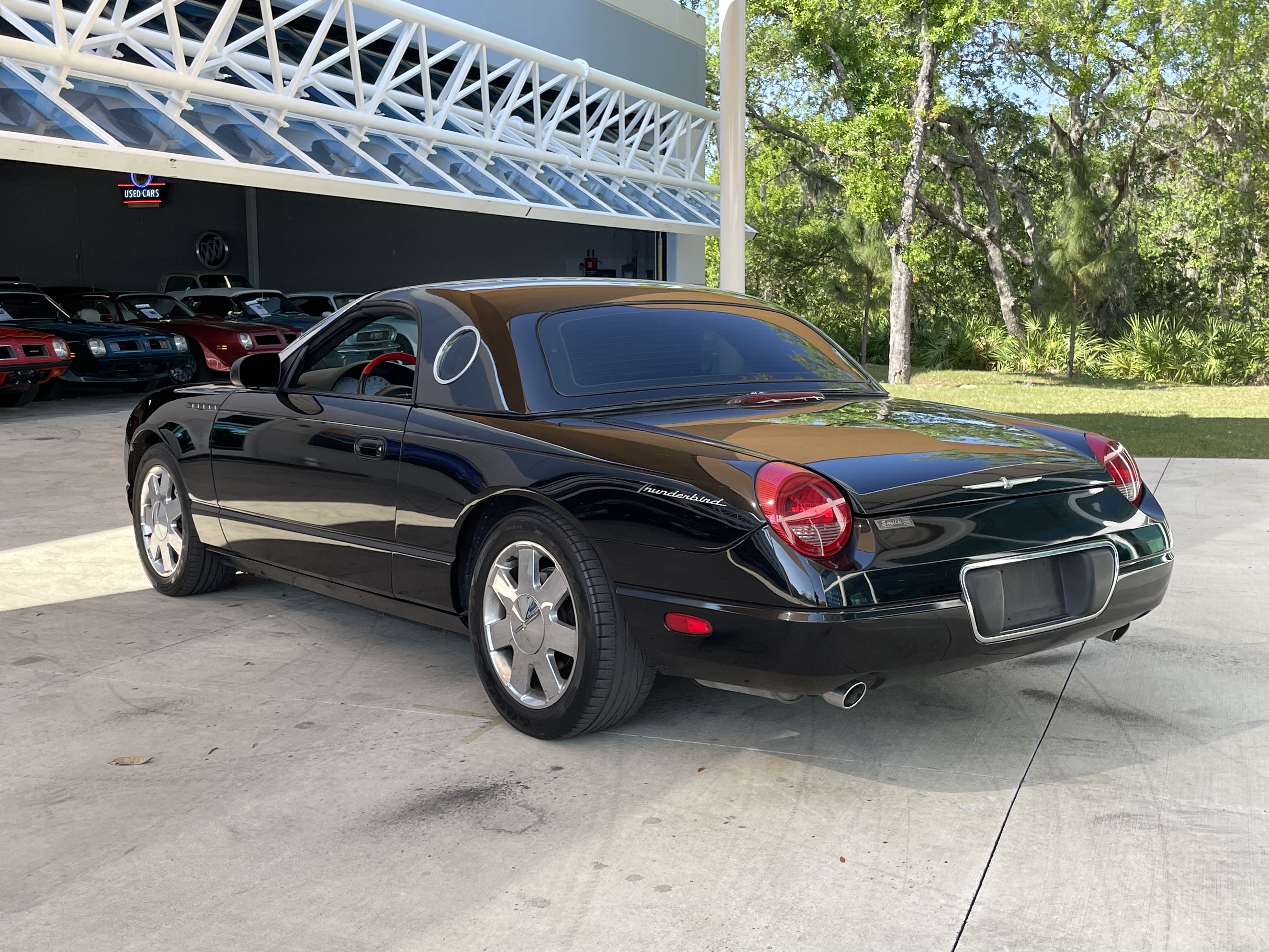 Vehicle photo 10