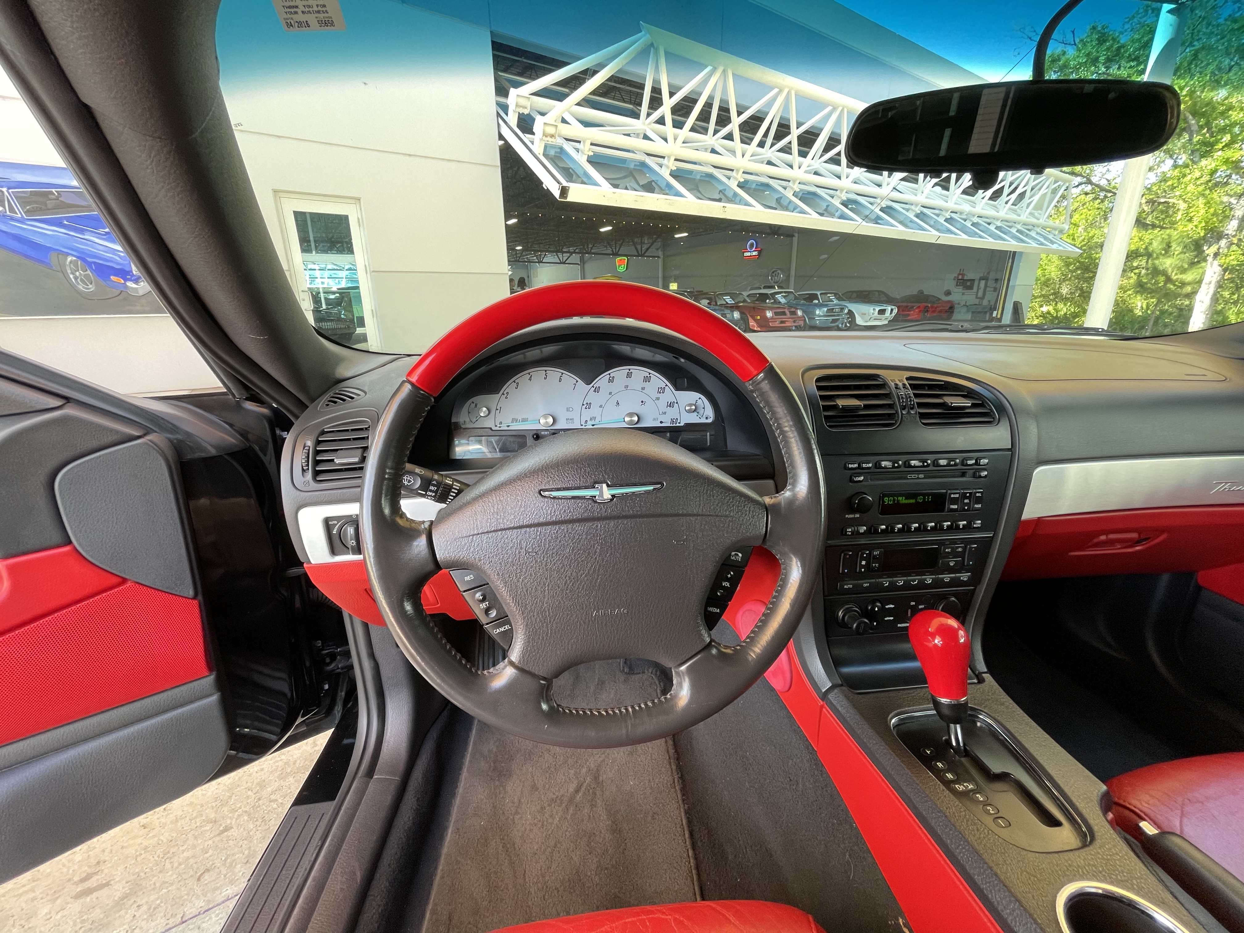 Vehicle photo 24