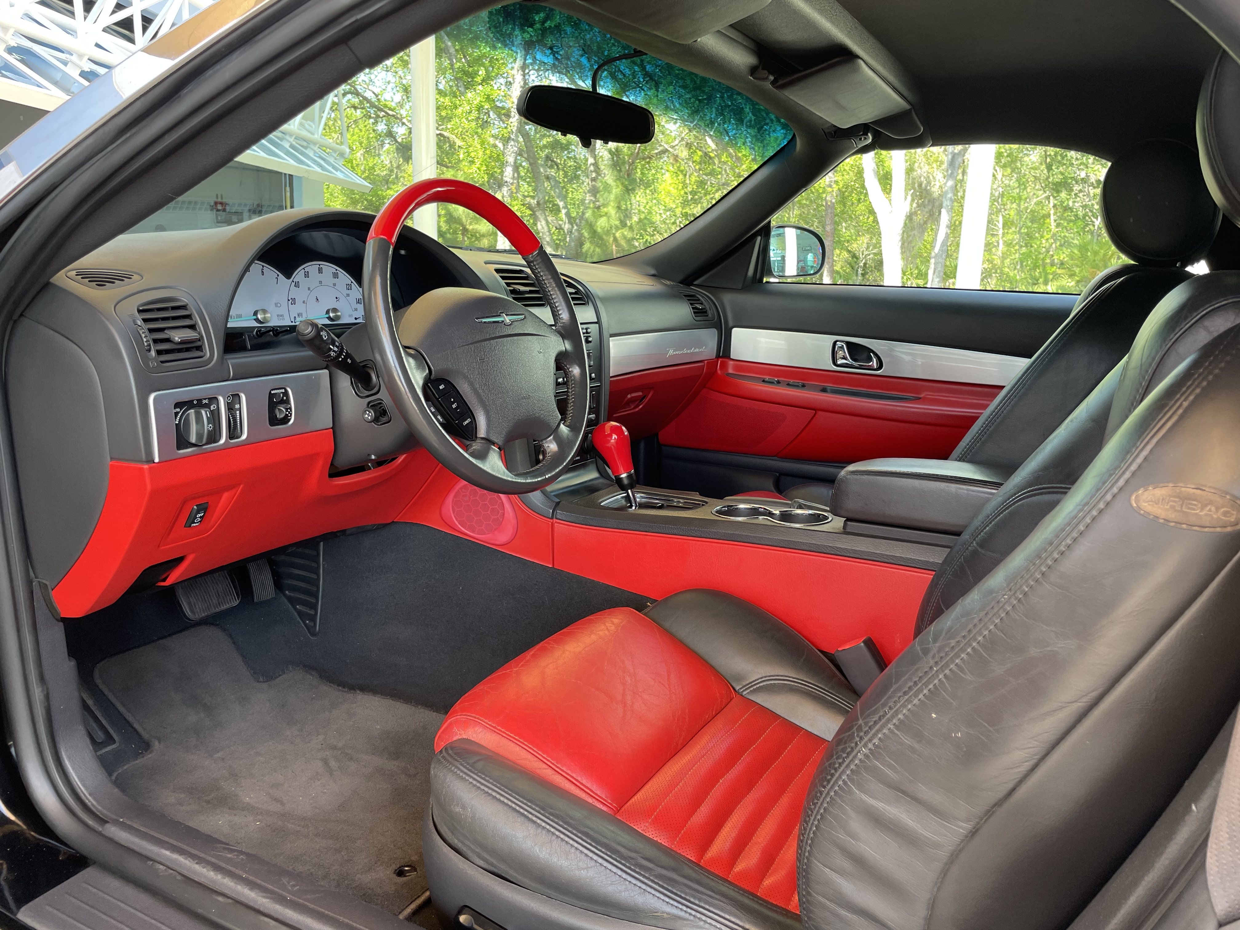 Vehicle photo 23