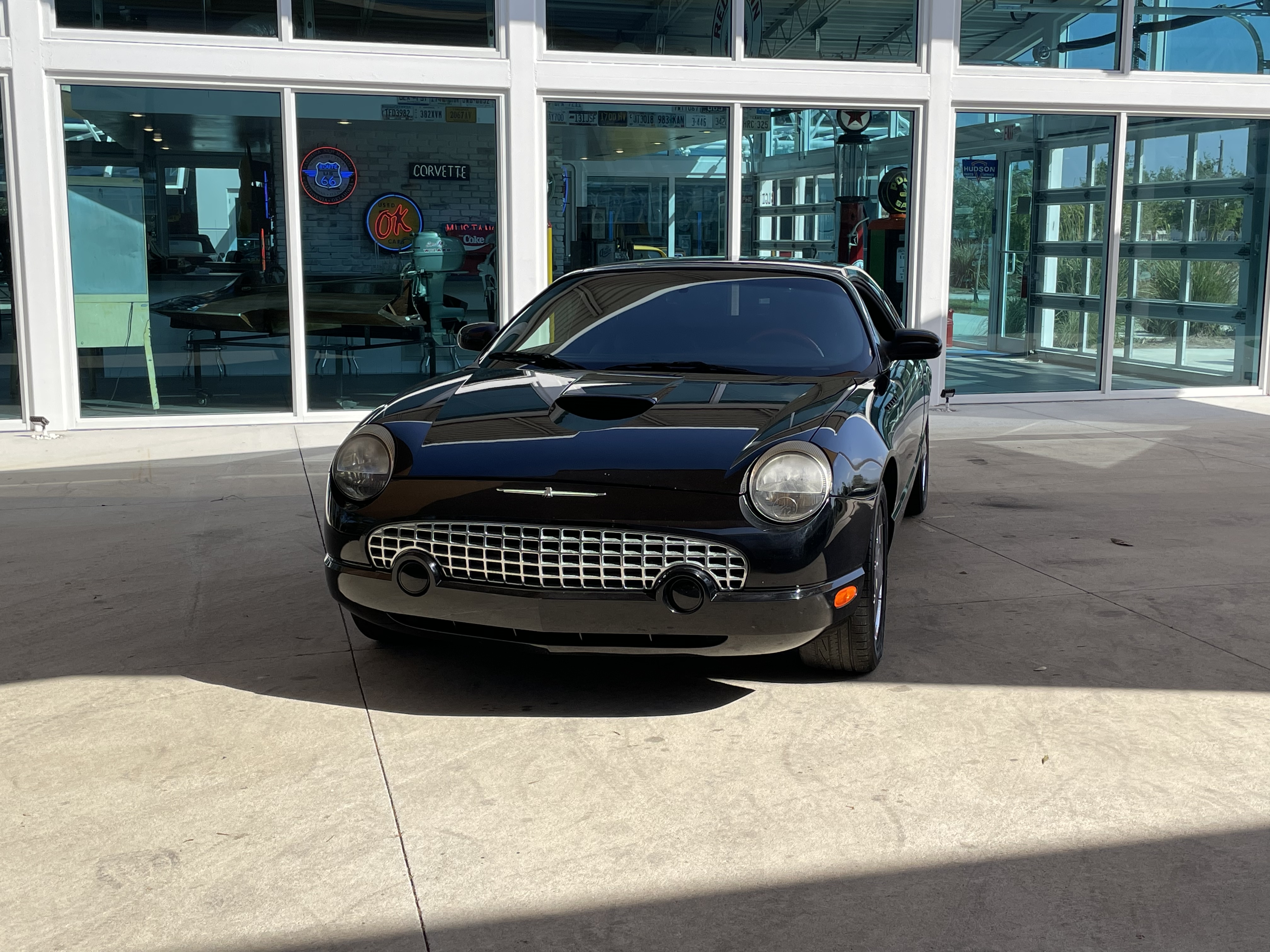 Vehicle photo 2