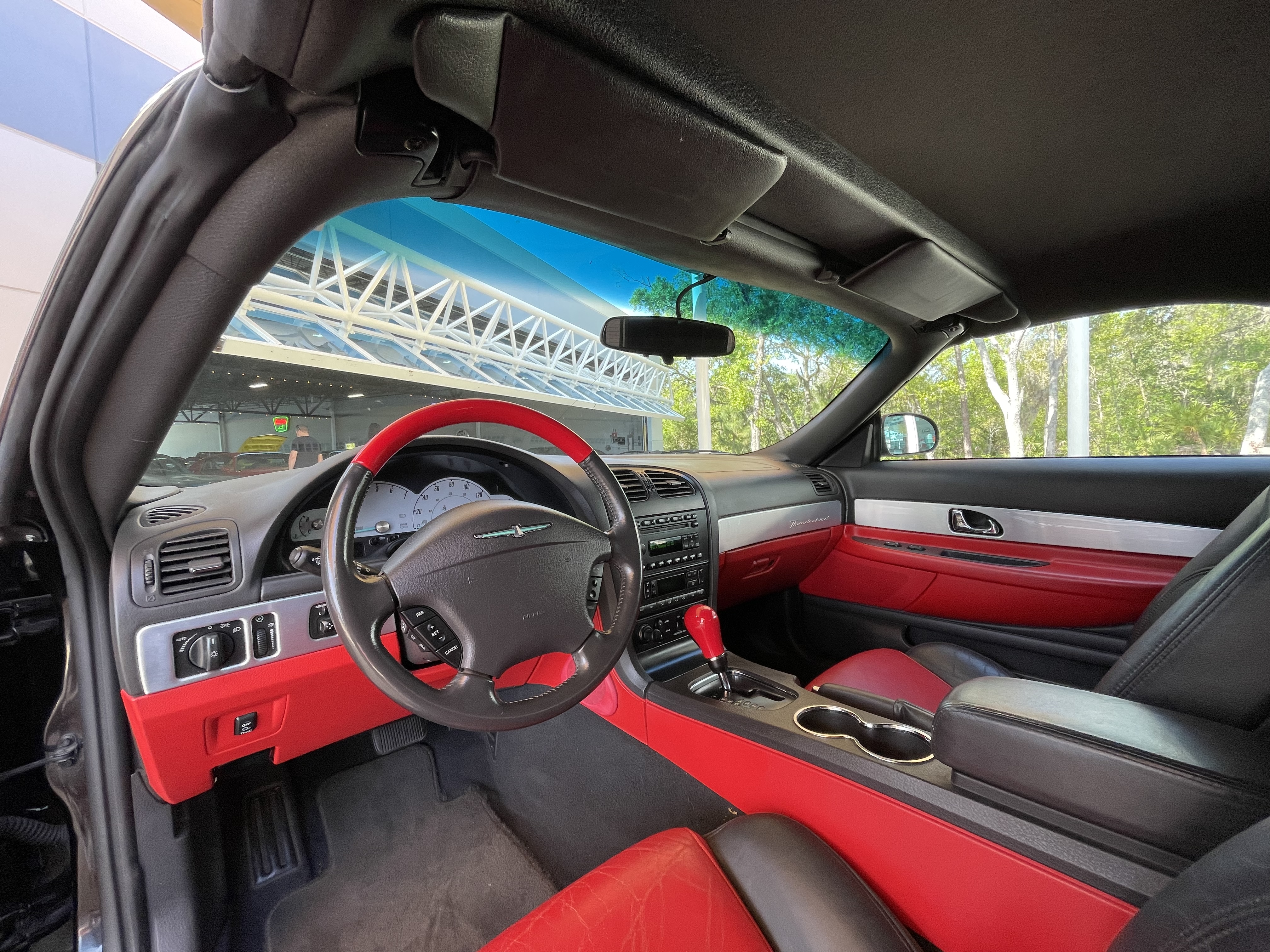 Vehicle photo 22
