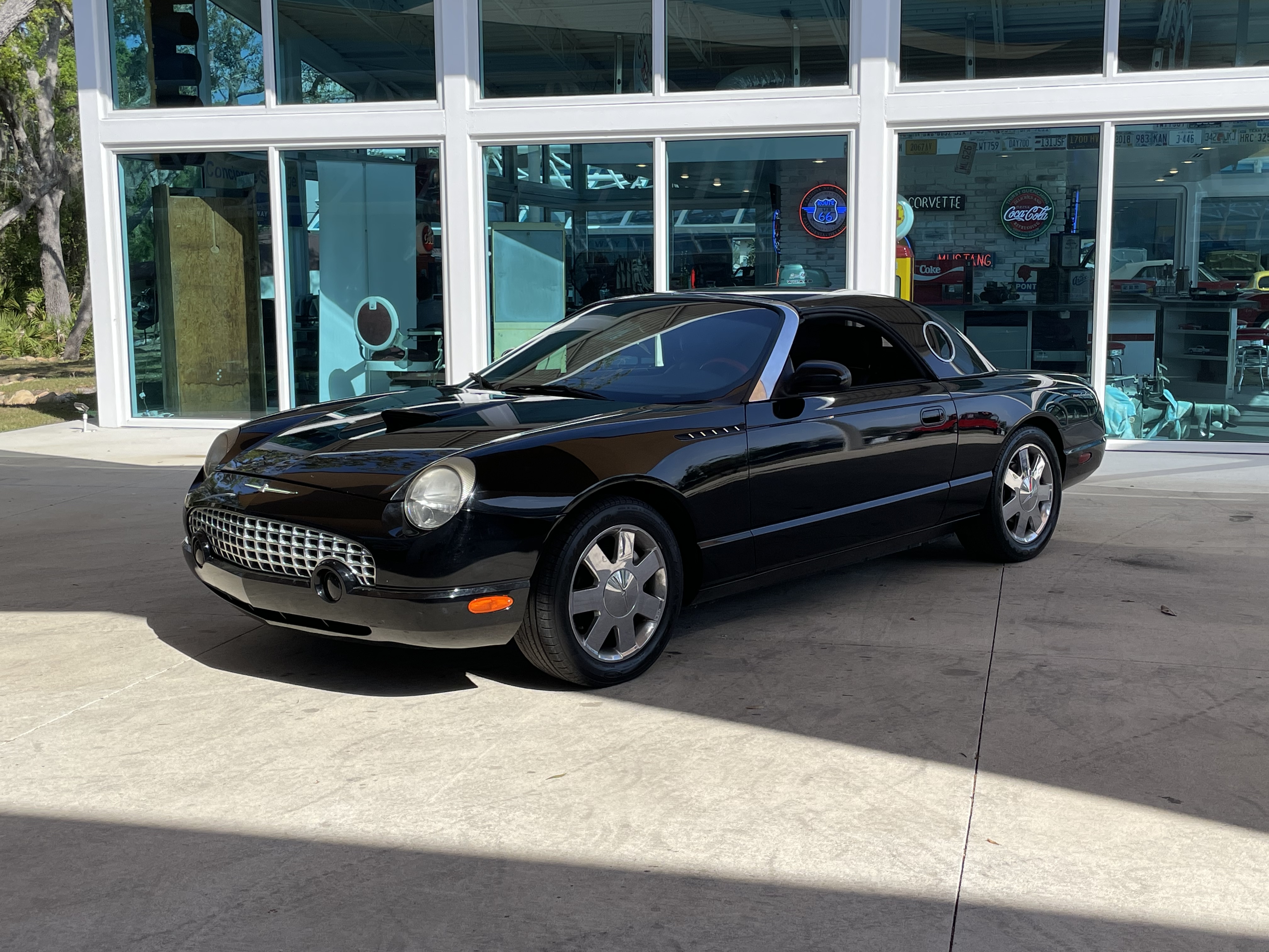Vehicle photo 14