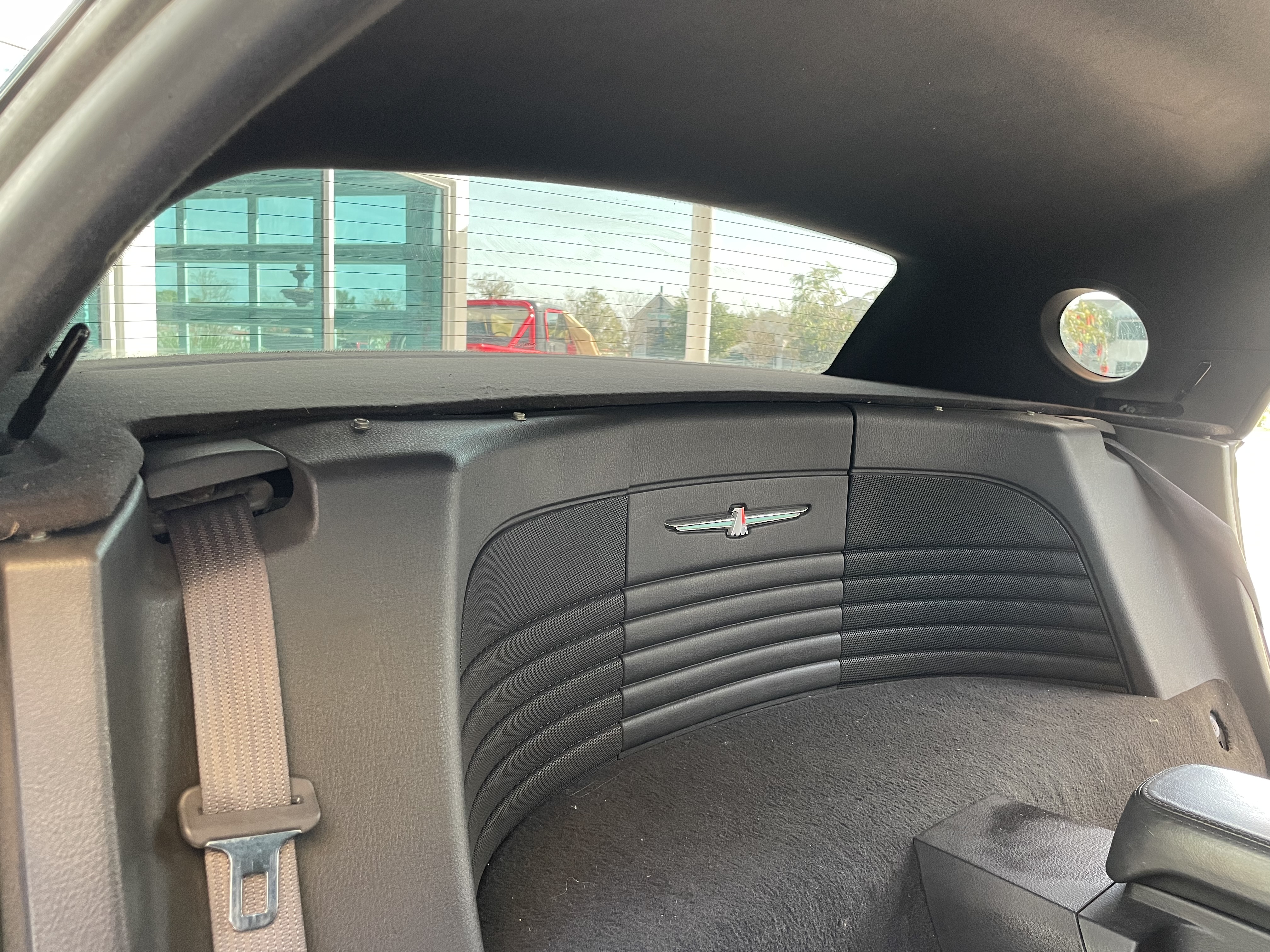 Vehicle photo 28