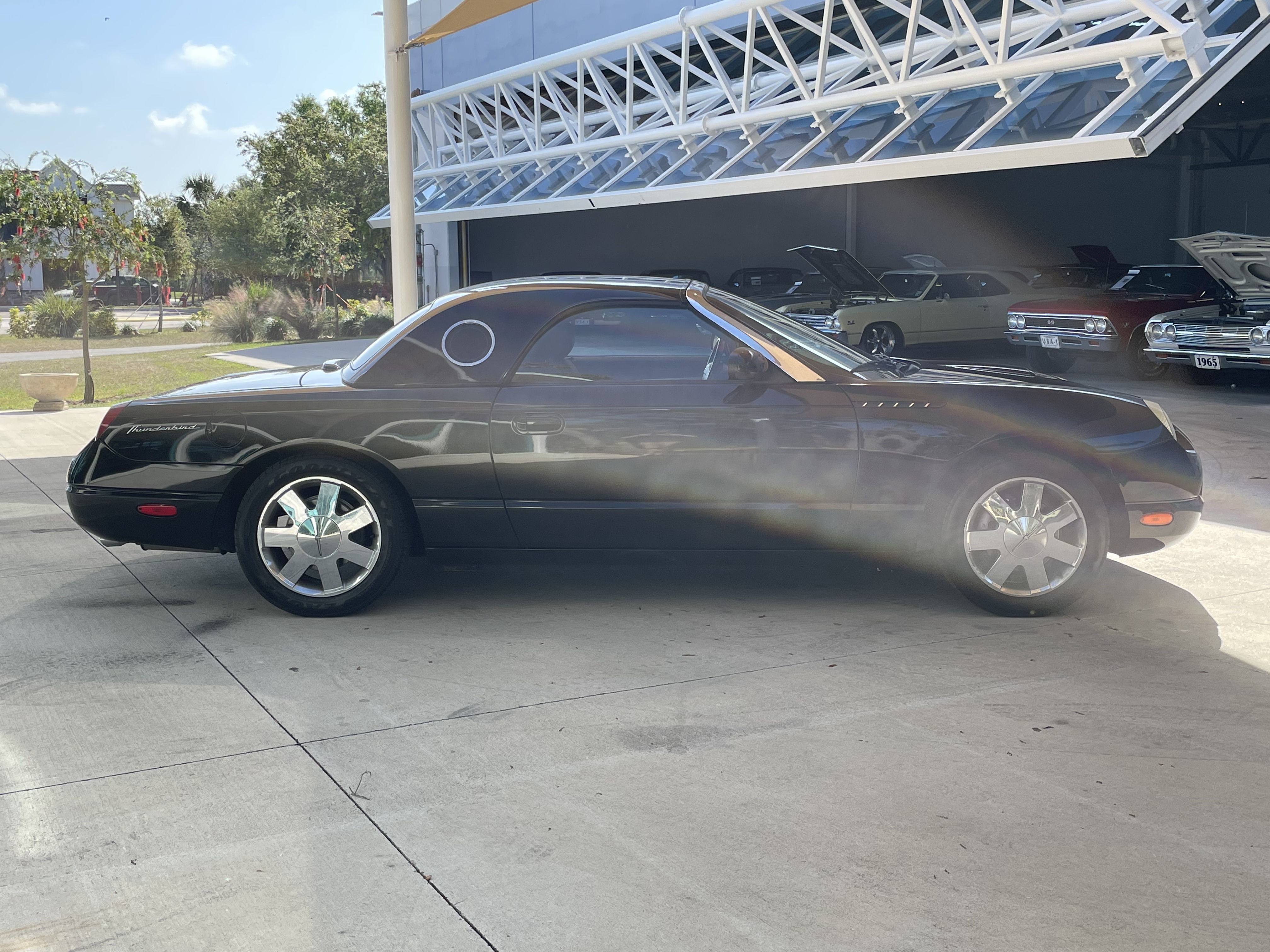 Vehicle photo 6