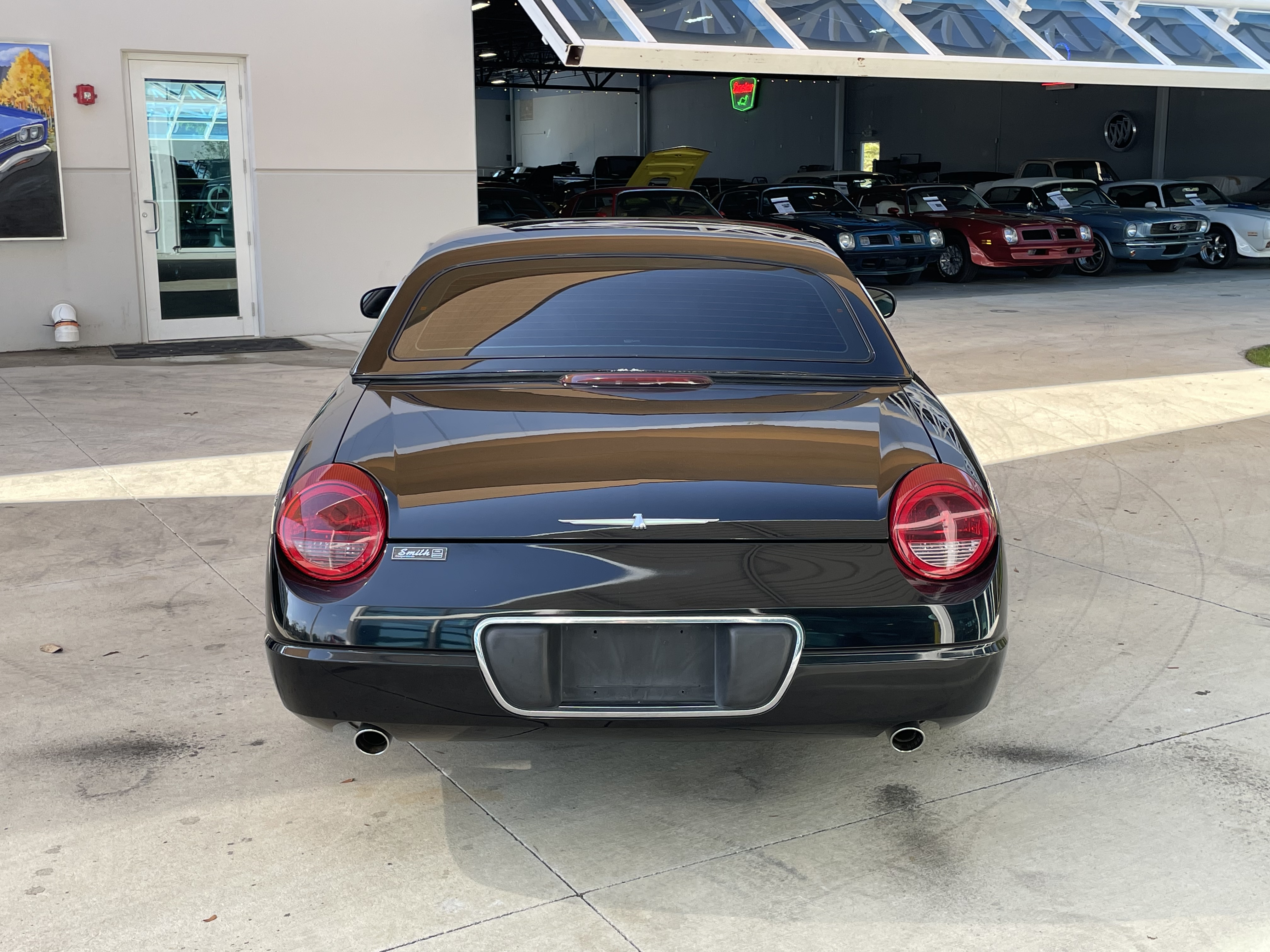 Vehicle photo 9