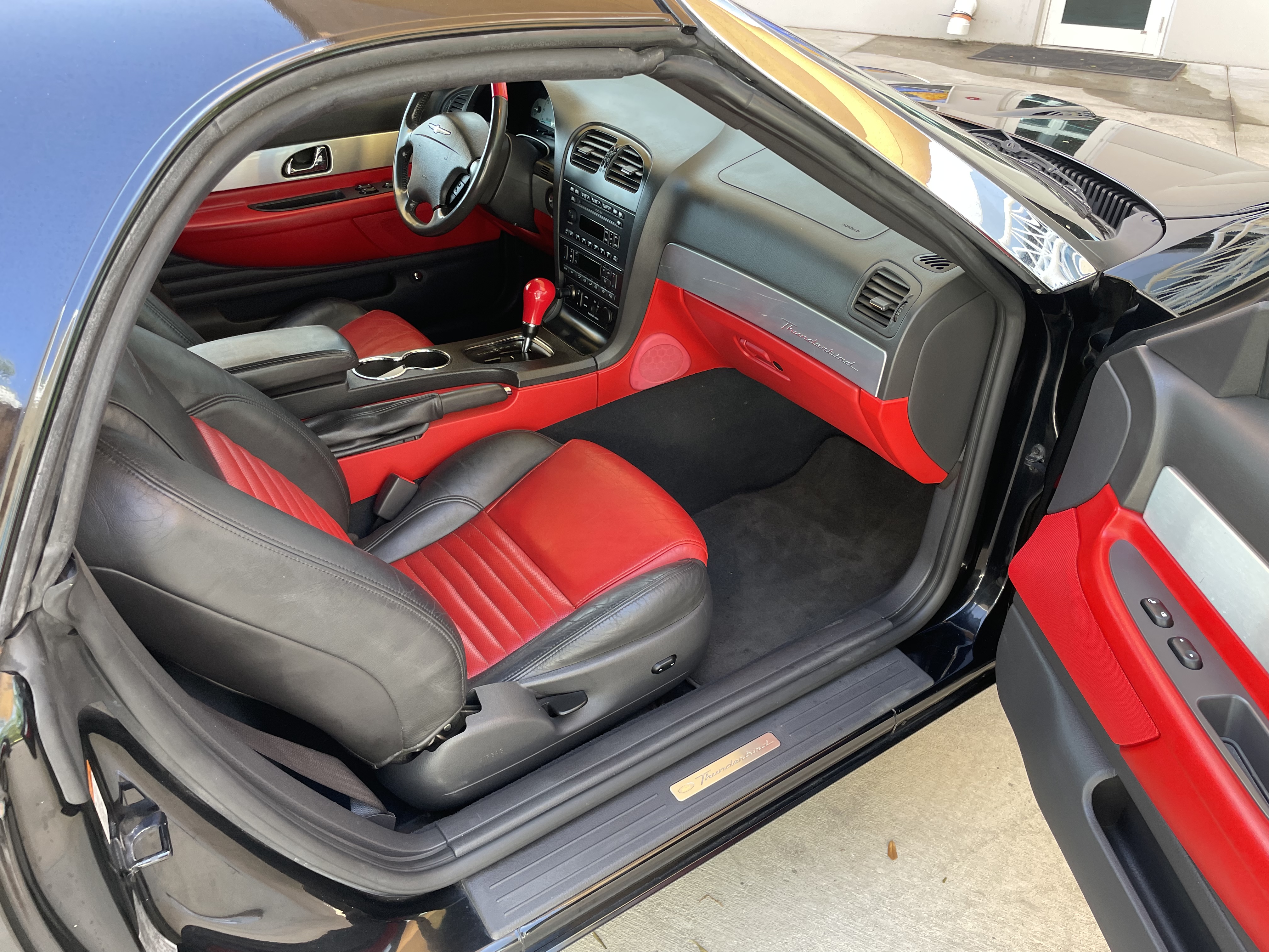 Vehicle photo 29