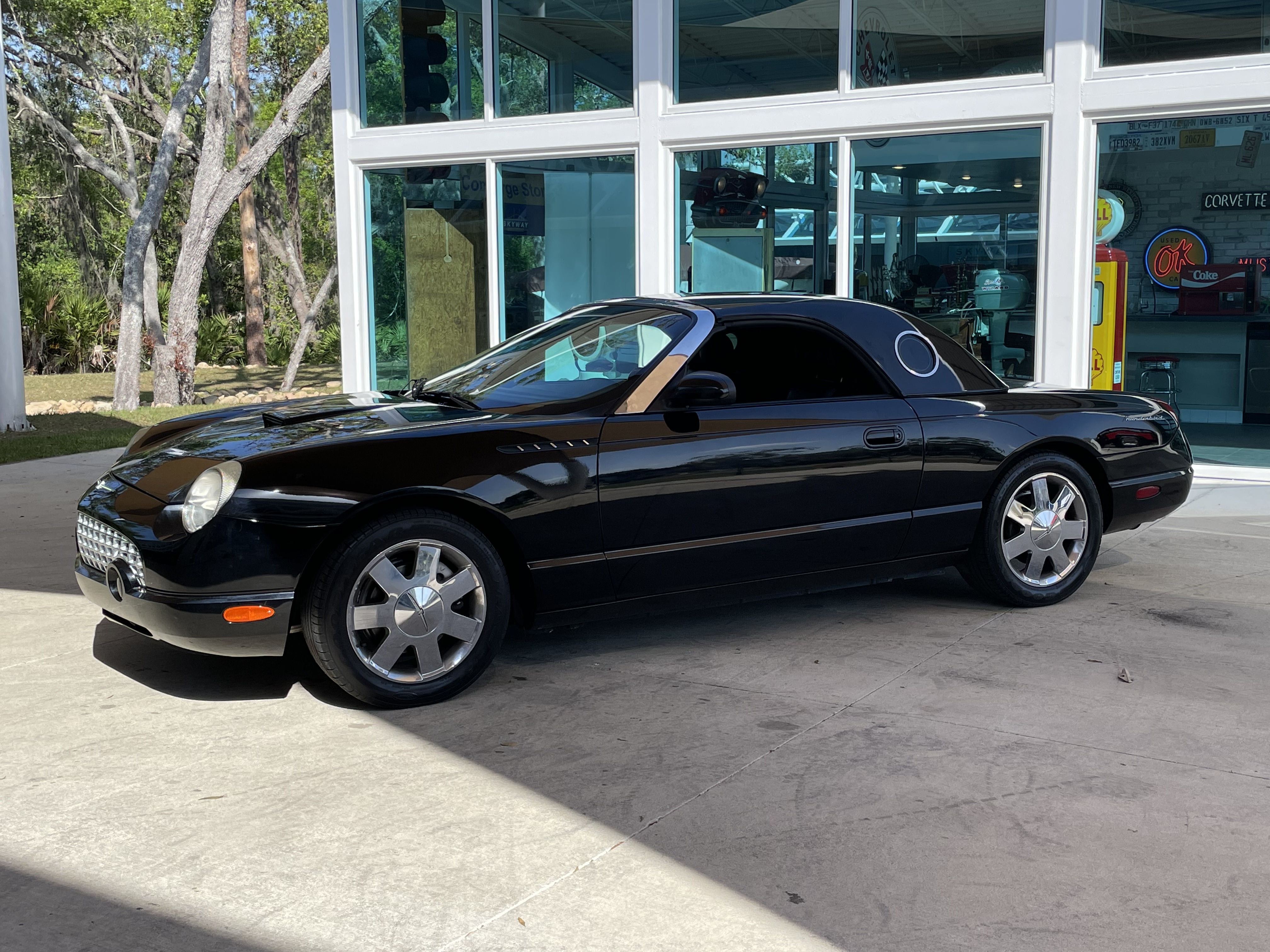 Vehicle photo 13