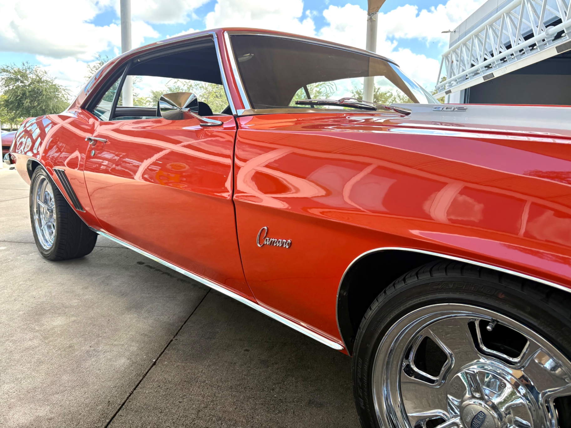 Vehicle photo 18