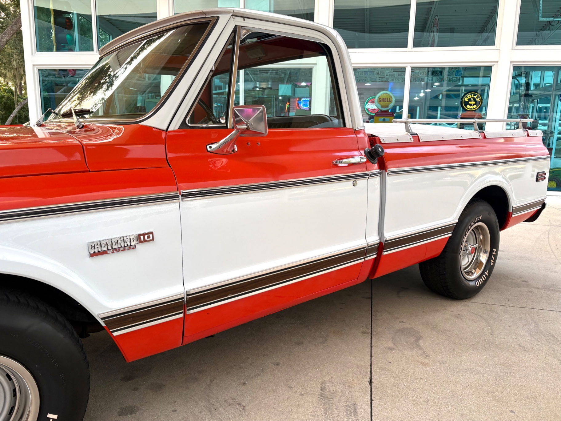 Vehicle photo 13