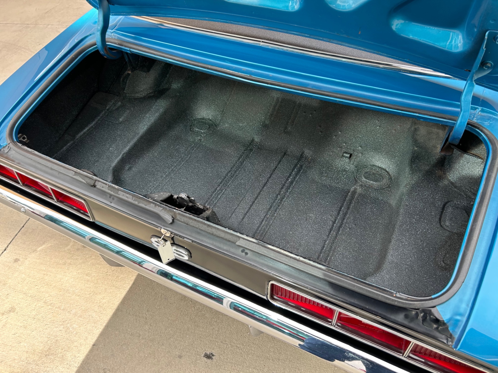 Vehicle photo 7