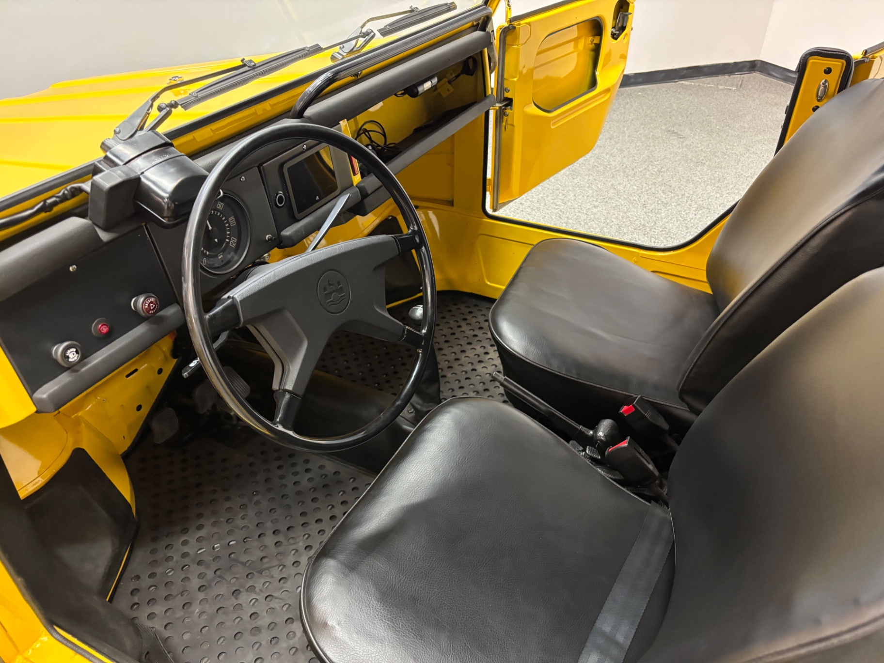 Vehicle photo 22