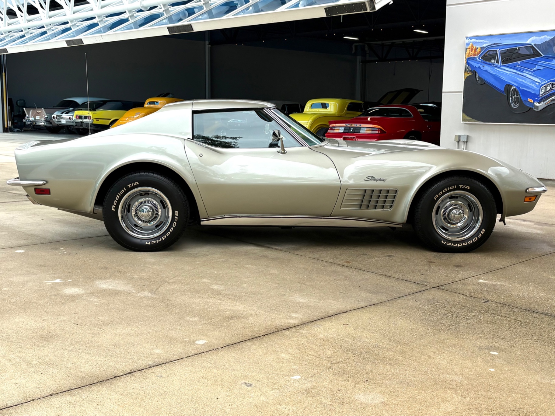 Vehicle photo 6
