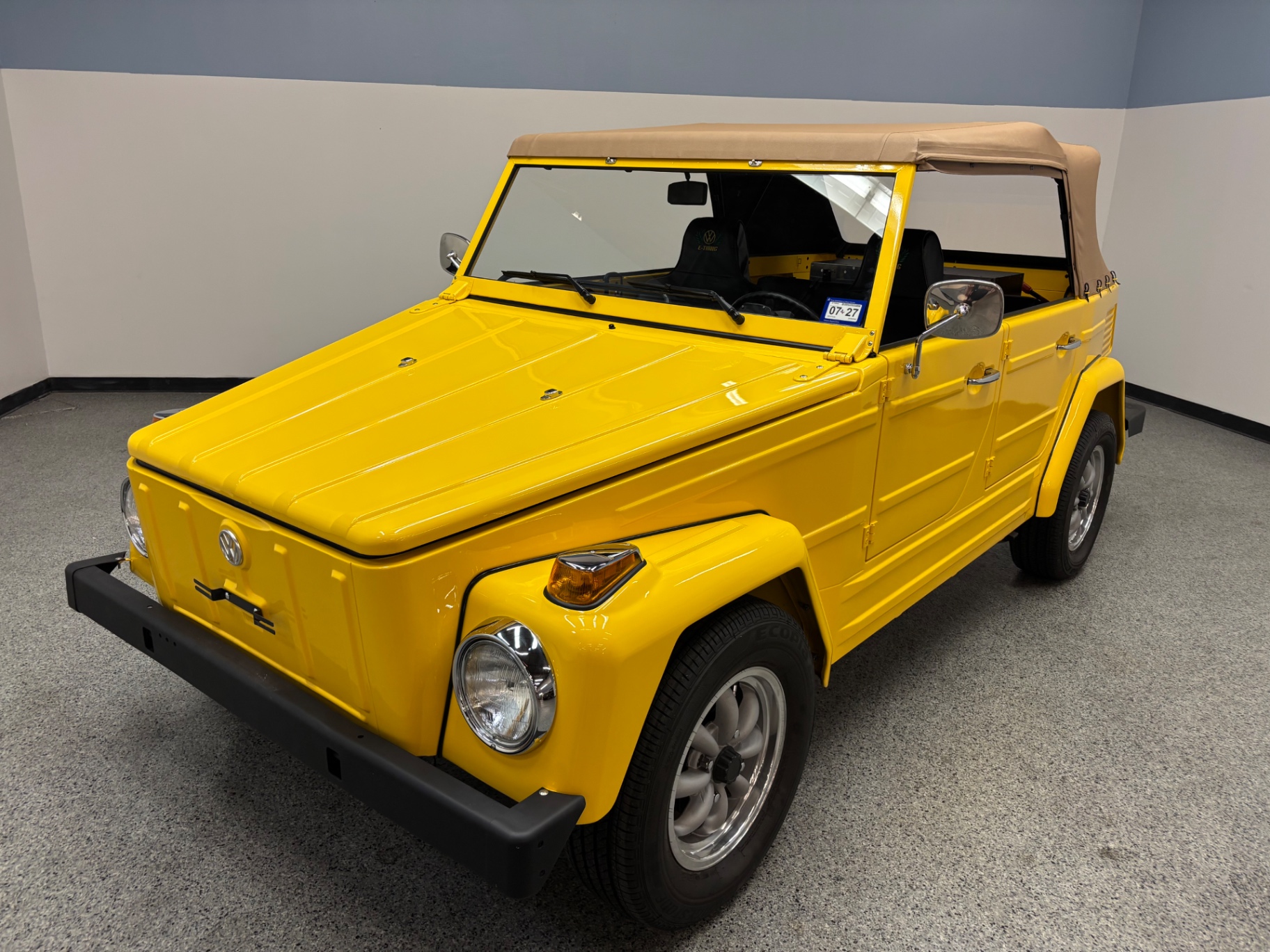 Vehicle photo 3