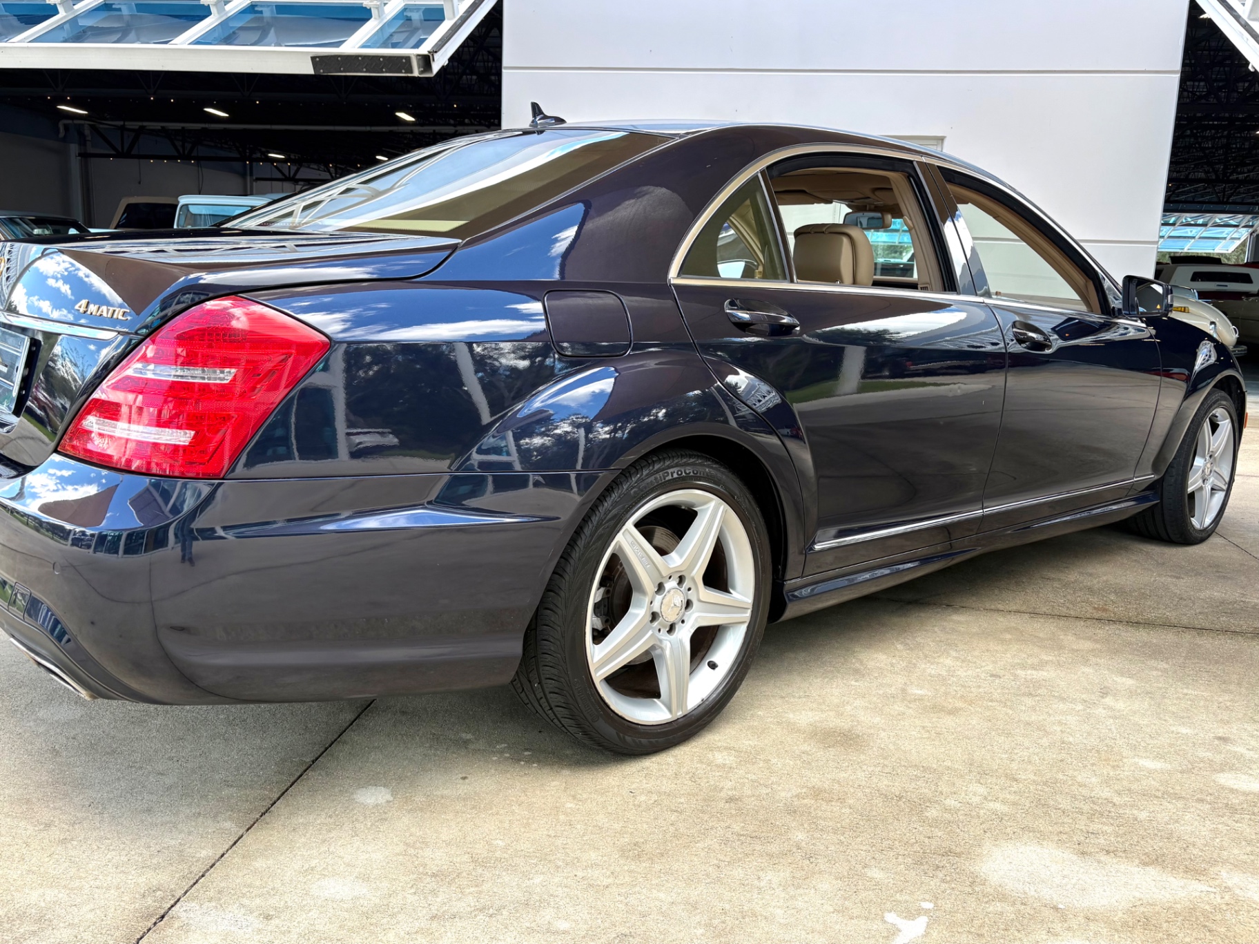Vehicle photo 16