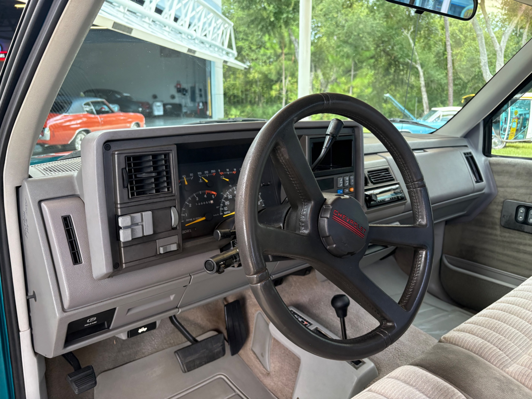 Vehicle photo 33