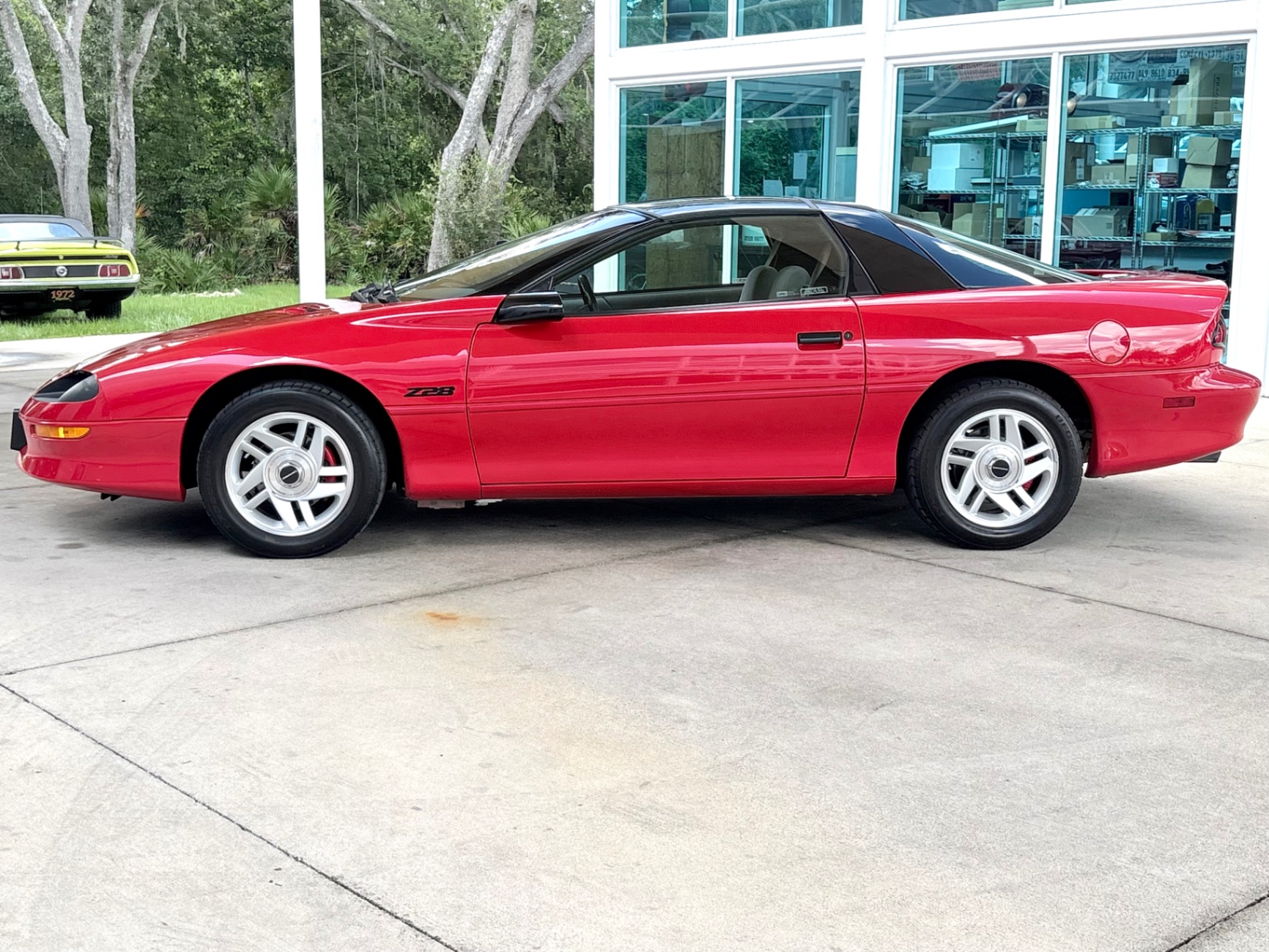 Vehicle photo 10