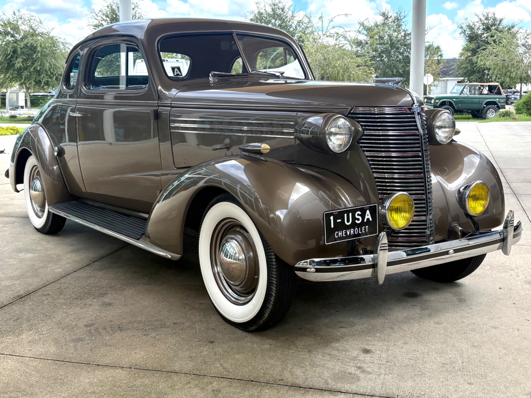 Vehicle photo 4
