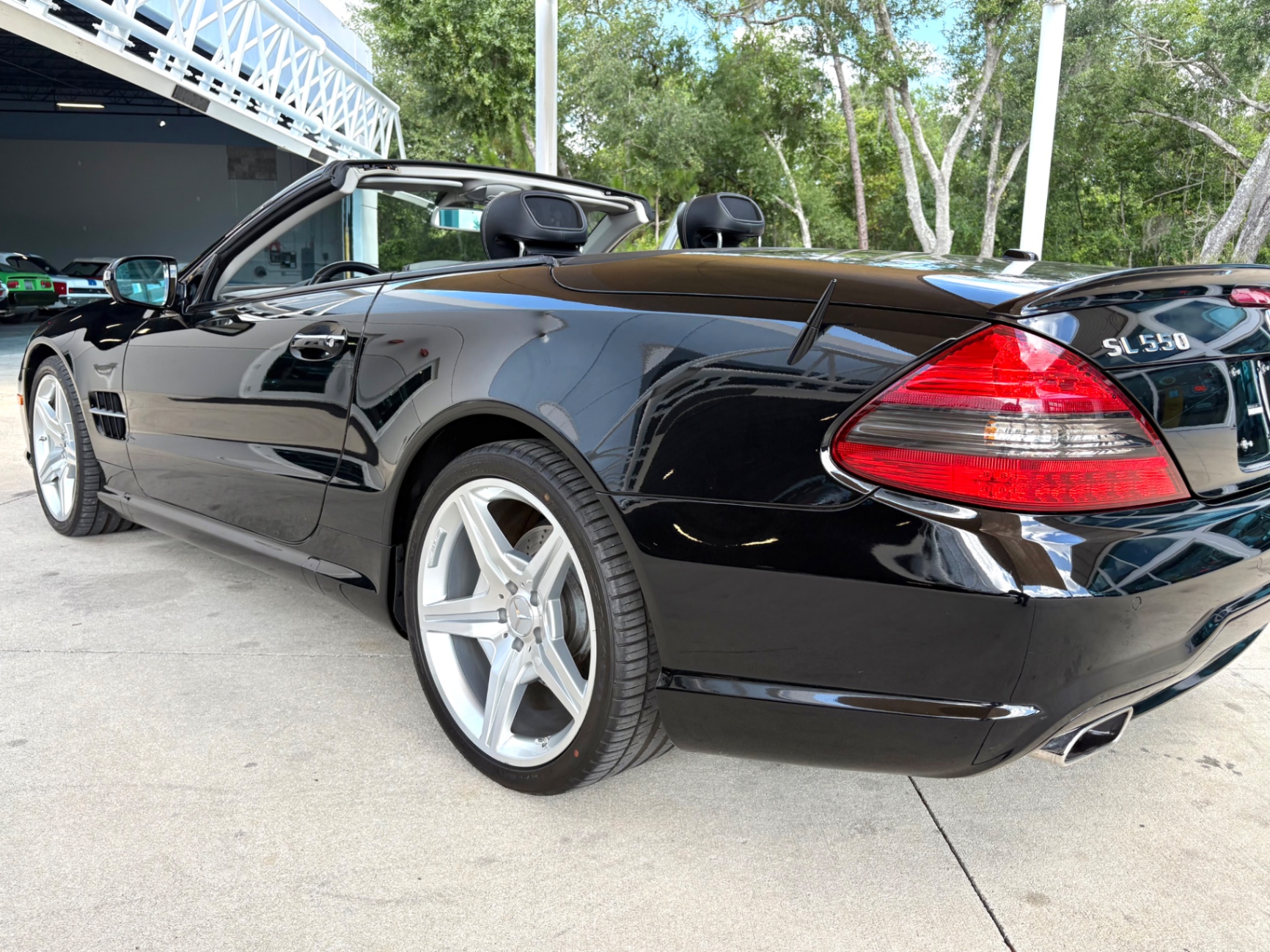 Vehicle photo 15