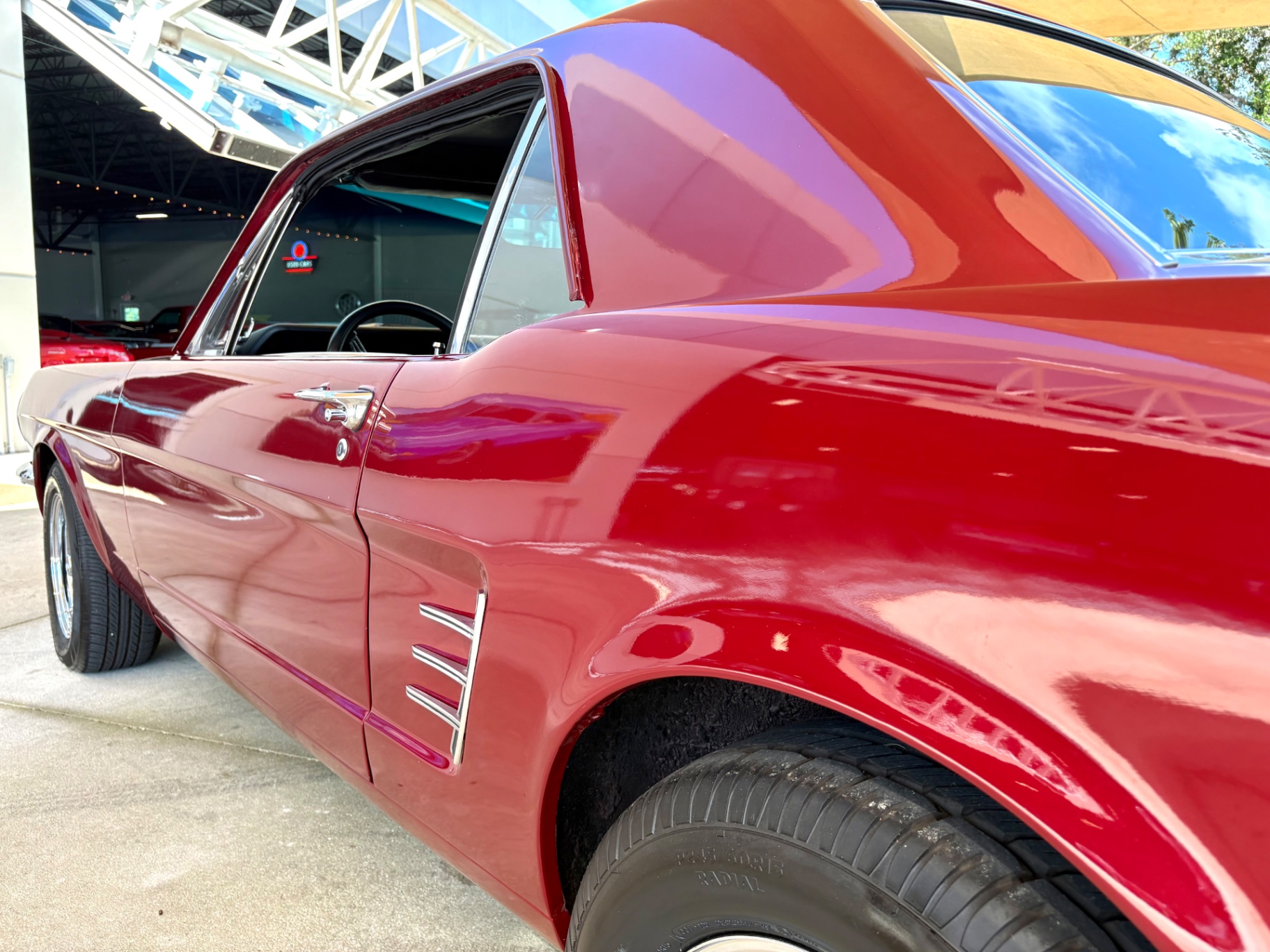 Vehicle photo 13