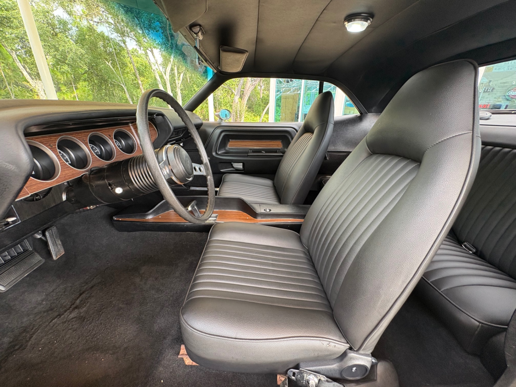 Vehicle photo 38