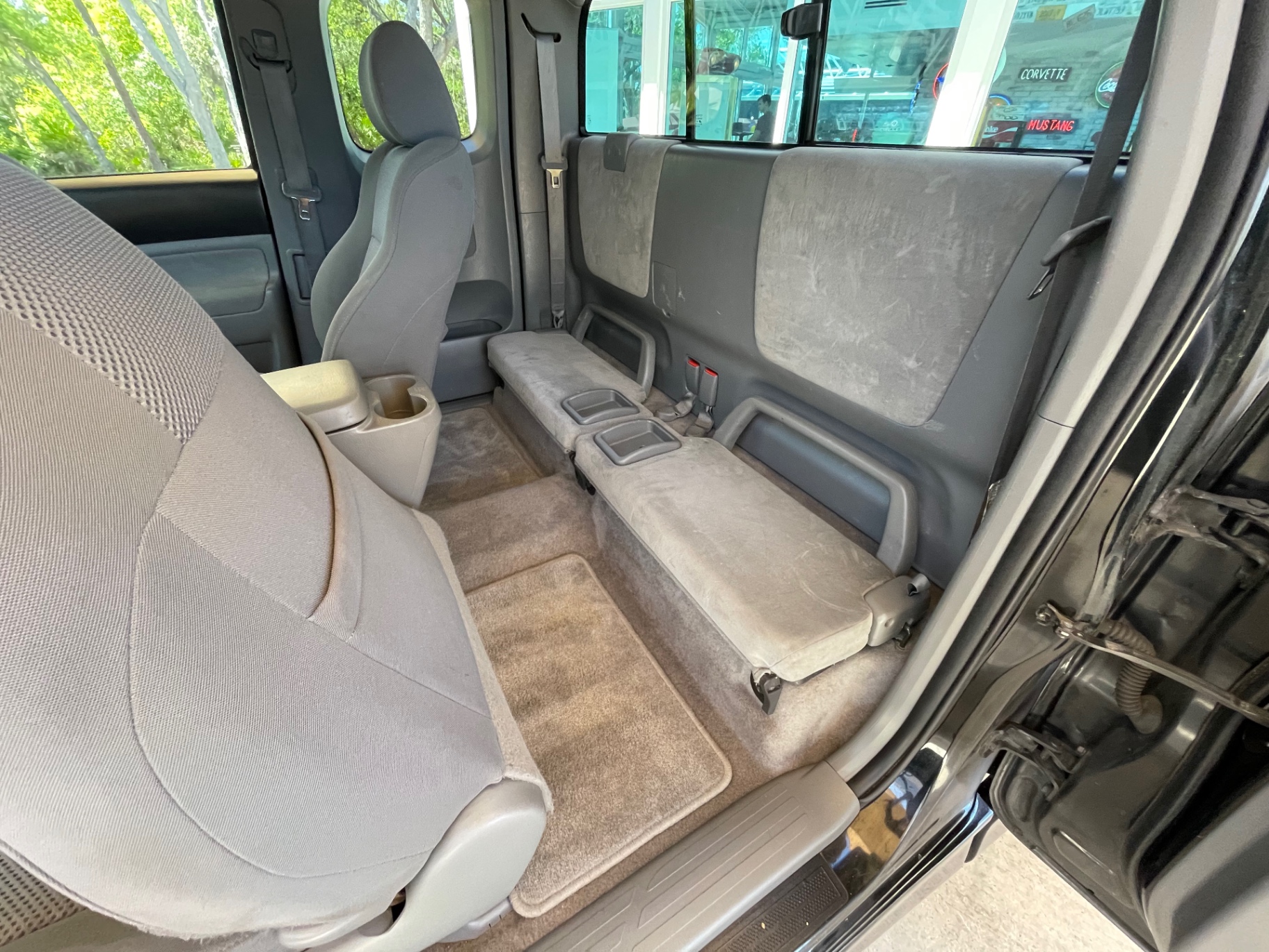 Vehicle photo 31