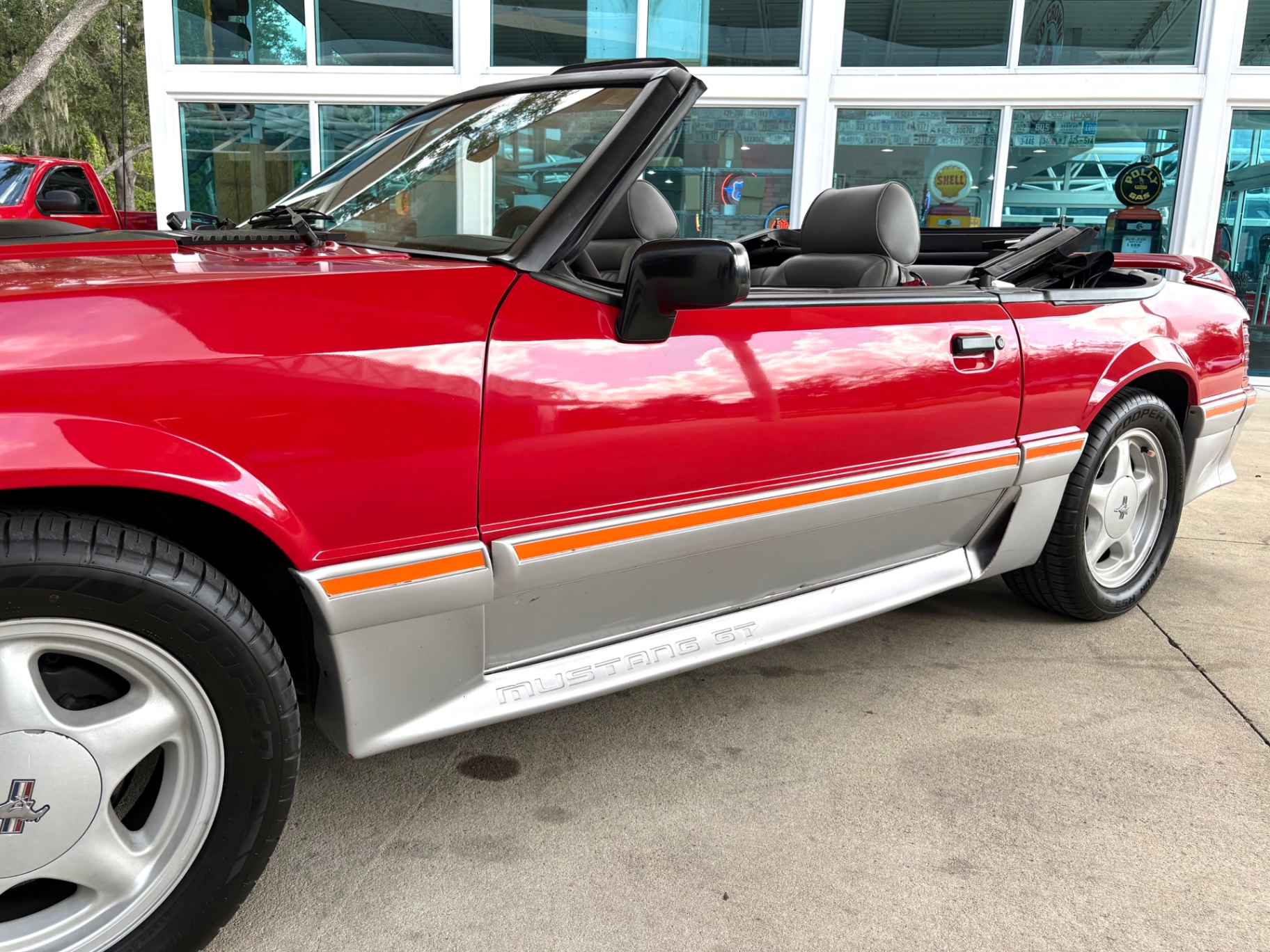 Vehicle photo 13