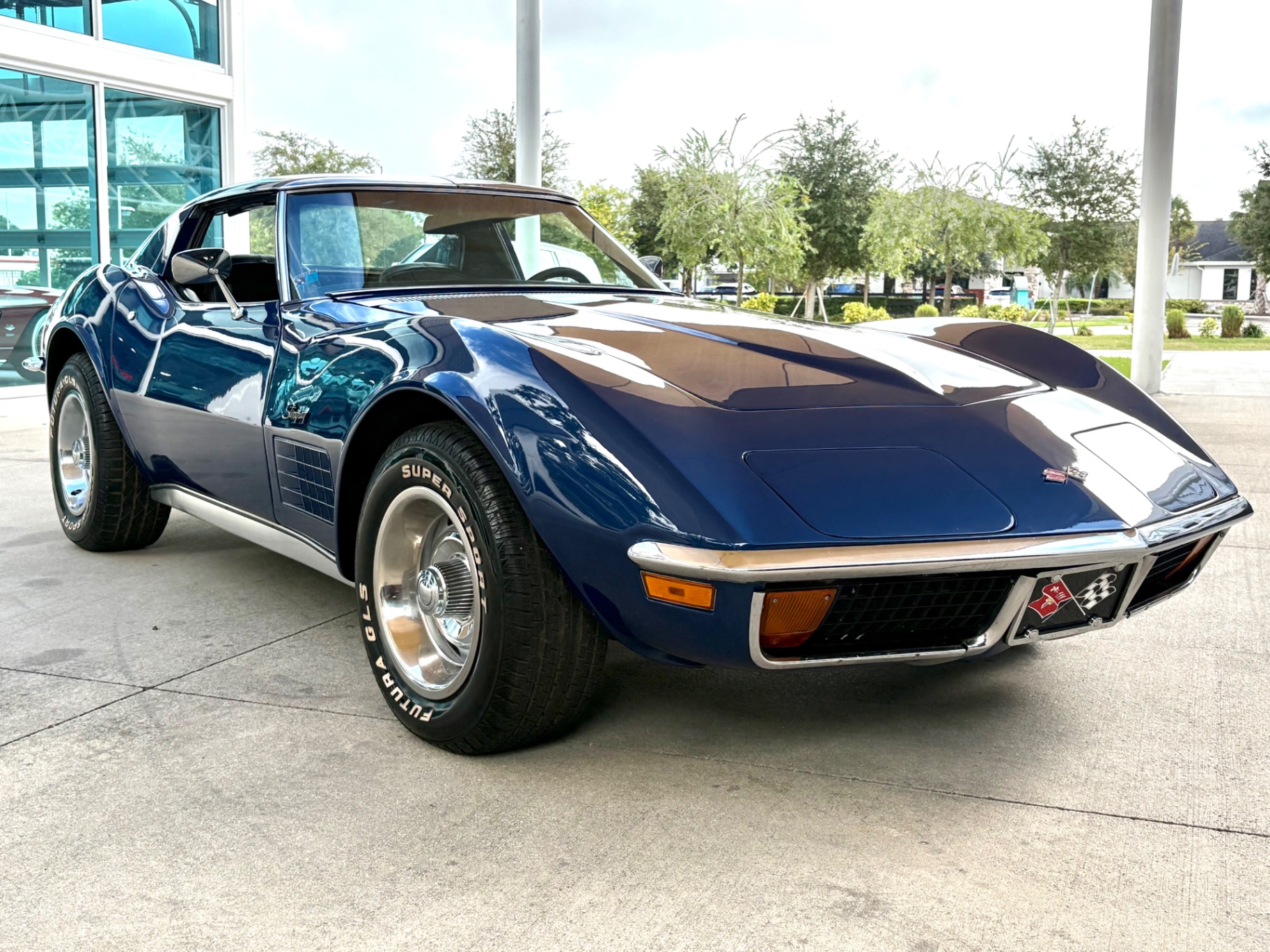 Vehicle photo 4