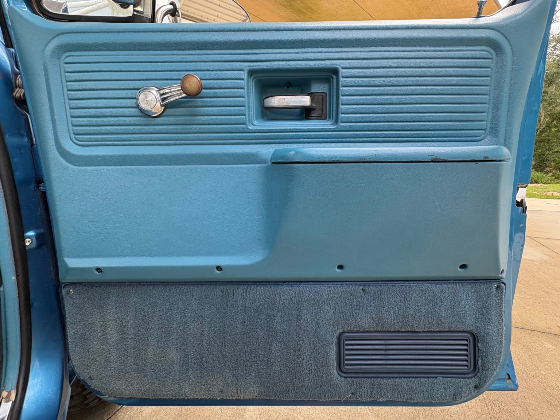 Vehicle photo 36