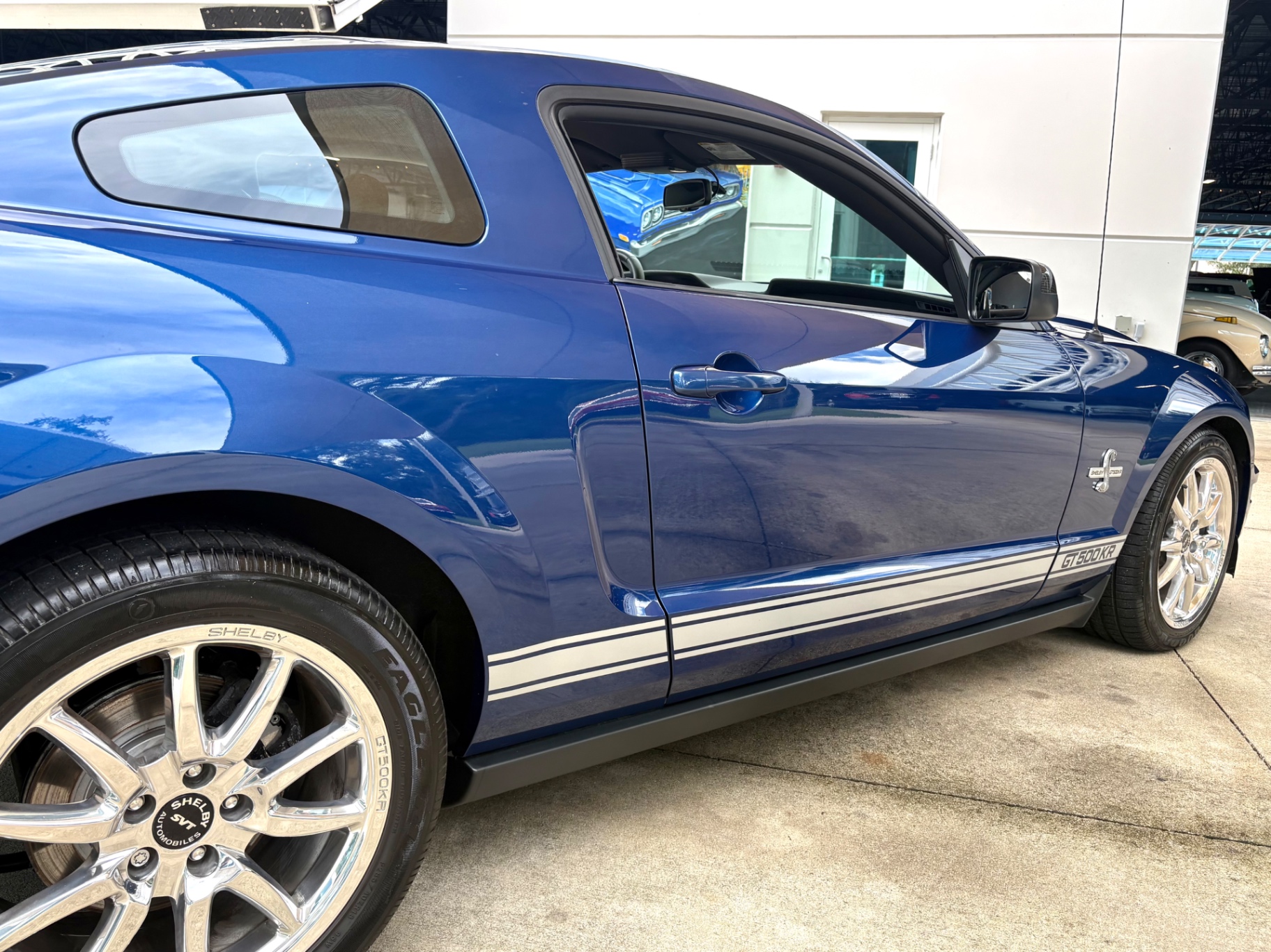 Vehicle photo 17