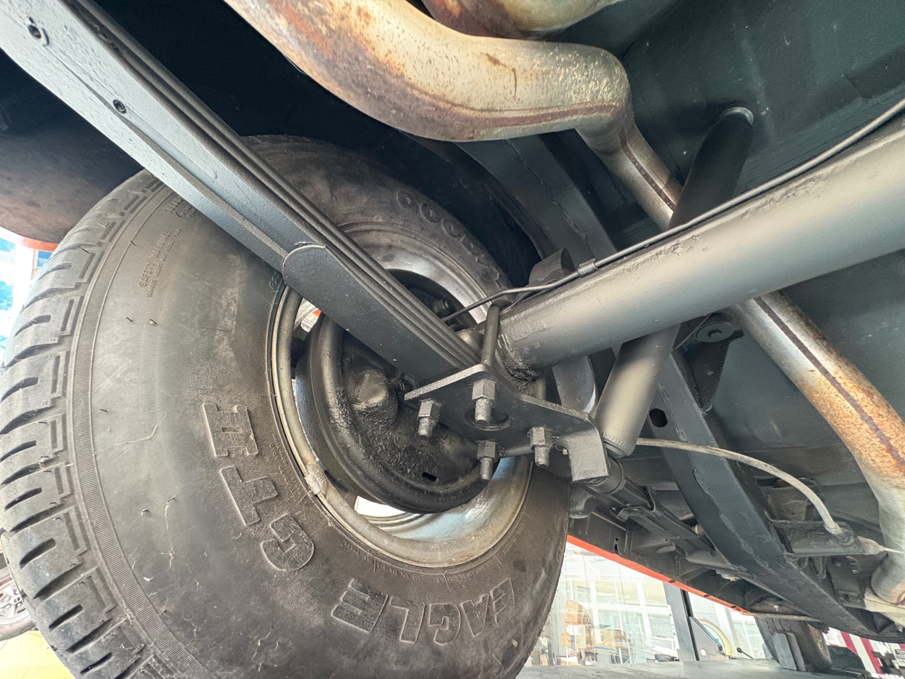 Vehicle photo 46