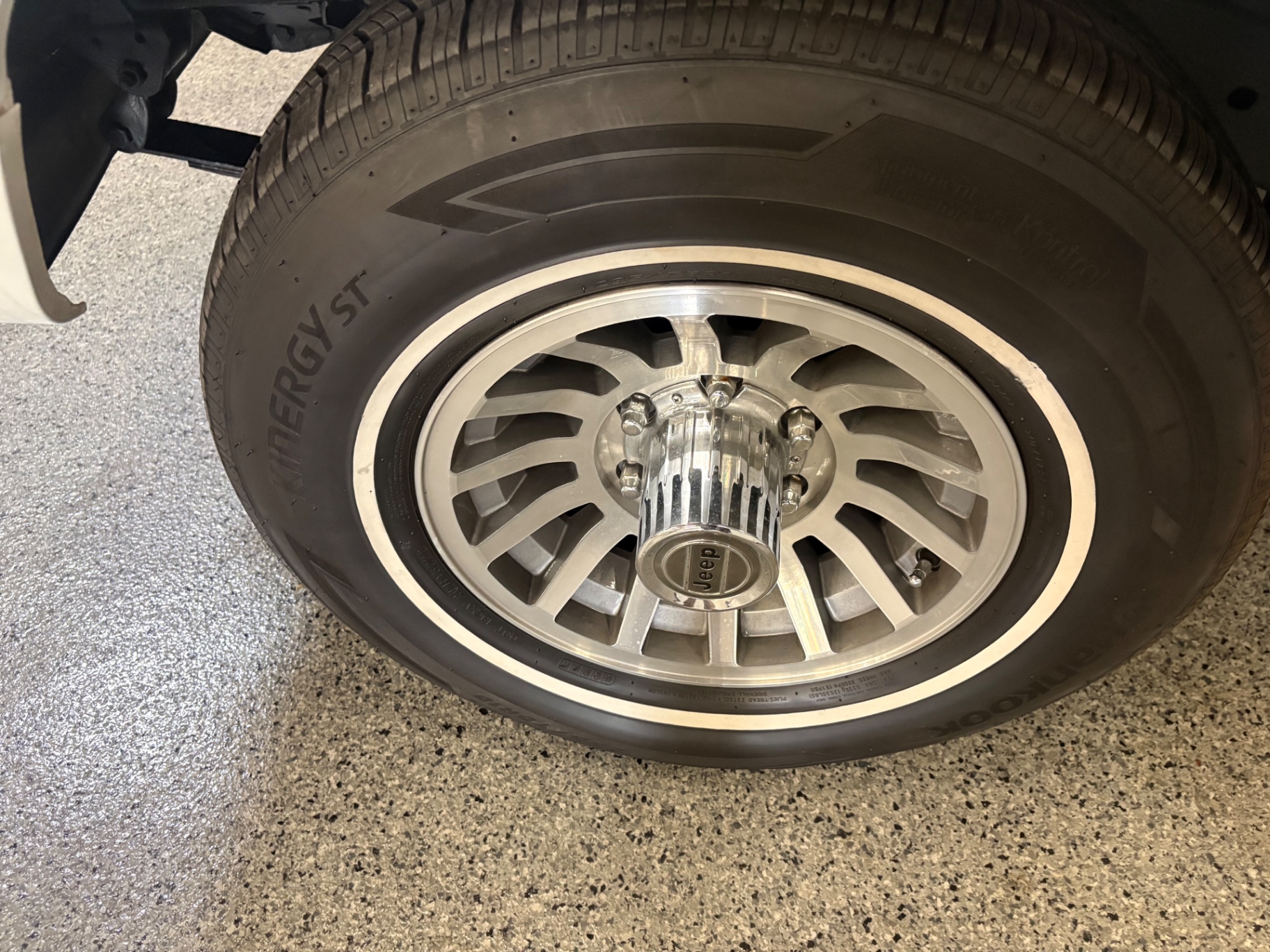 Vehicle photo 10