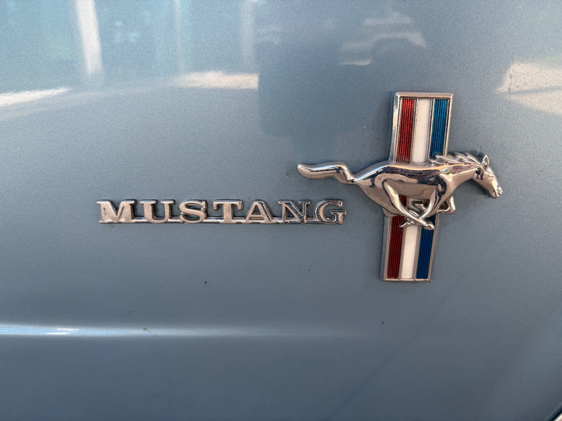 Vehicle photo 23