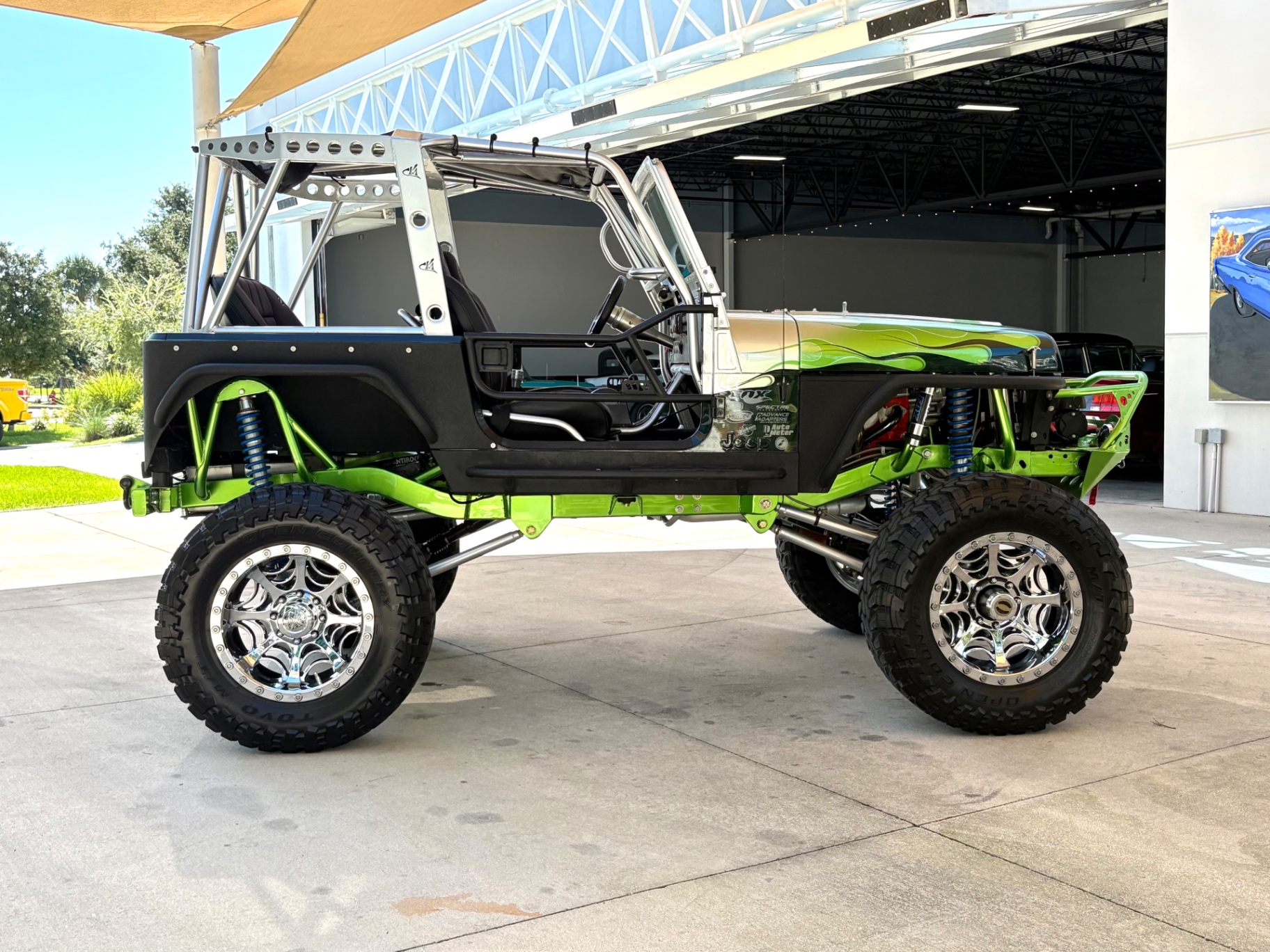 Vehicle photo 4