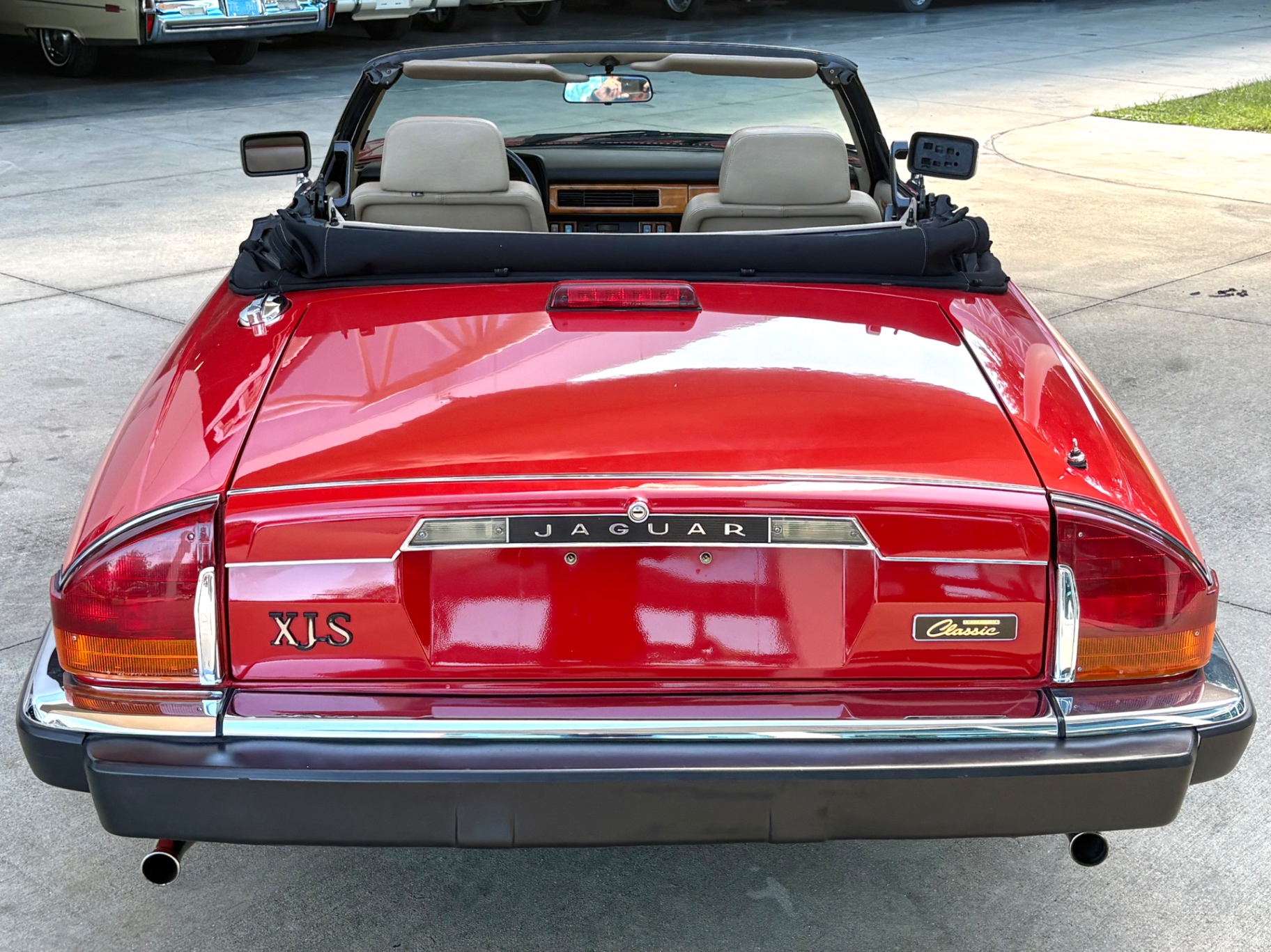 Vehicle photo 8