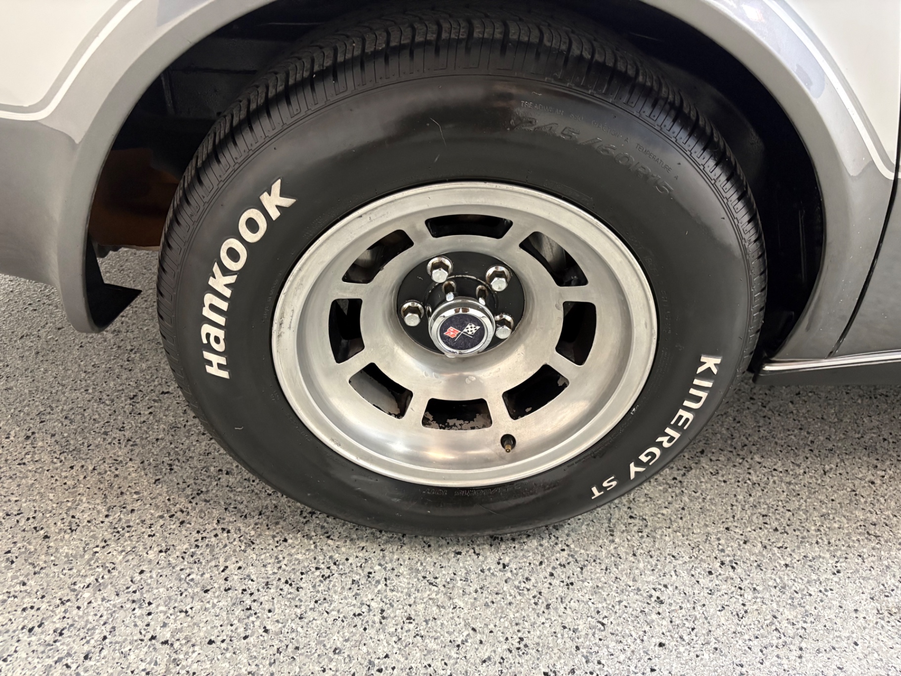Vehicle photo 13