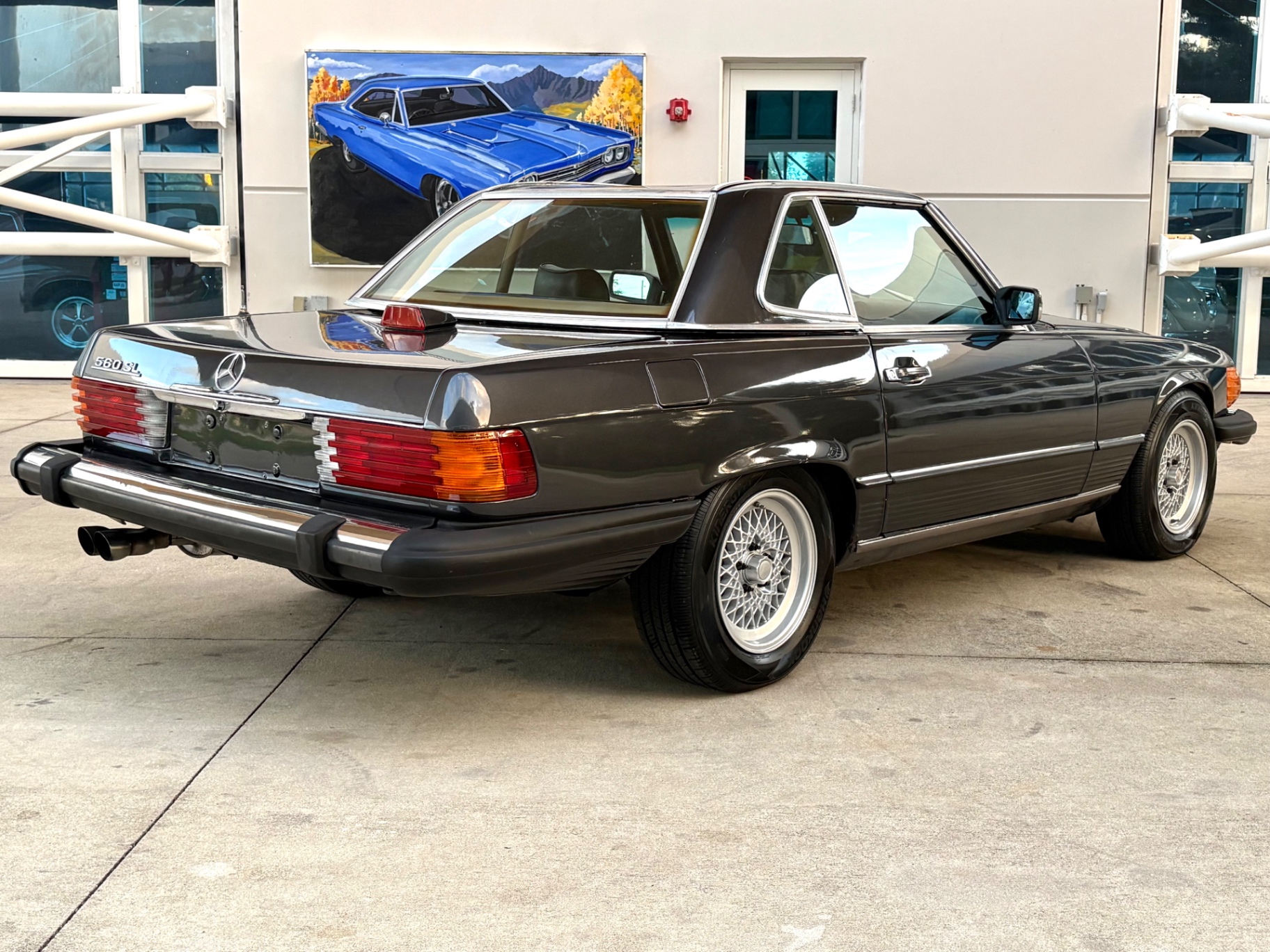 Vehicle photo 6