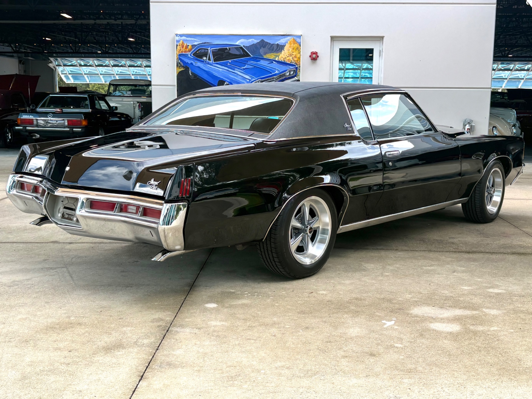 Vehicle photo 6