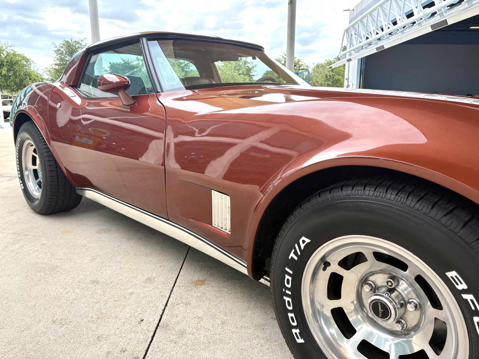 Vehicle photo 18