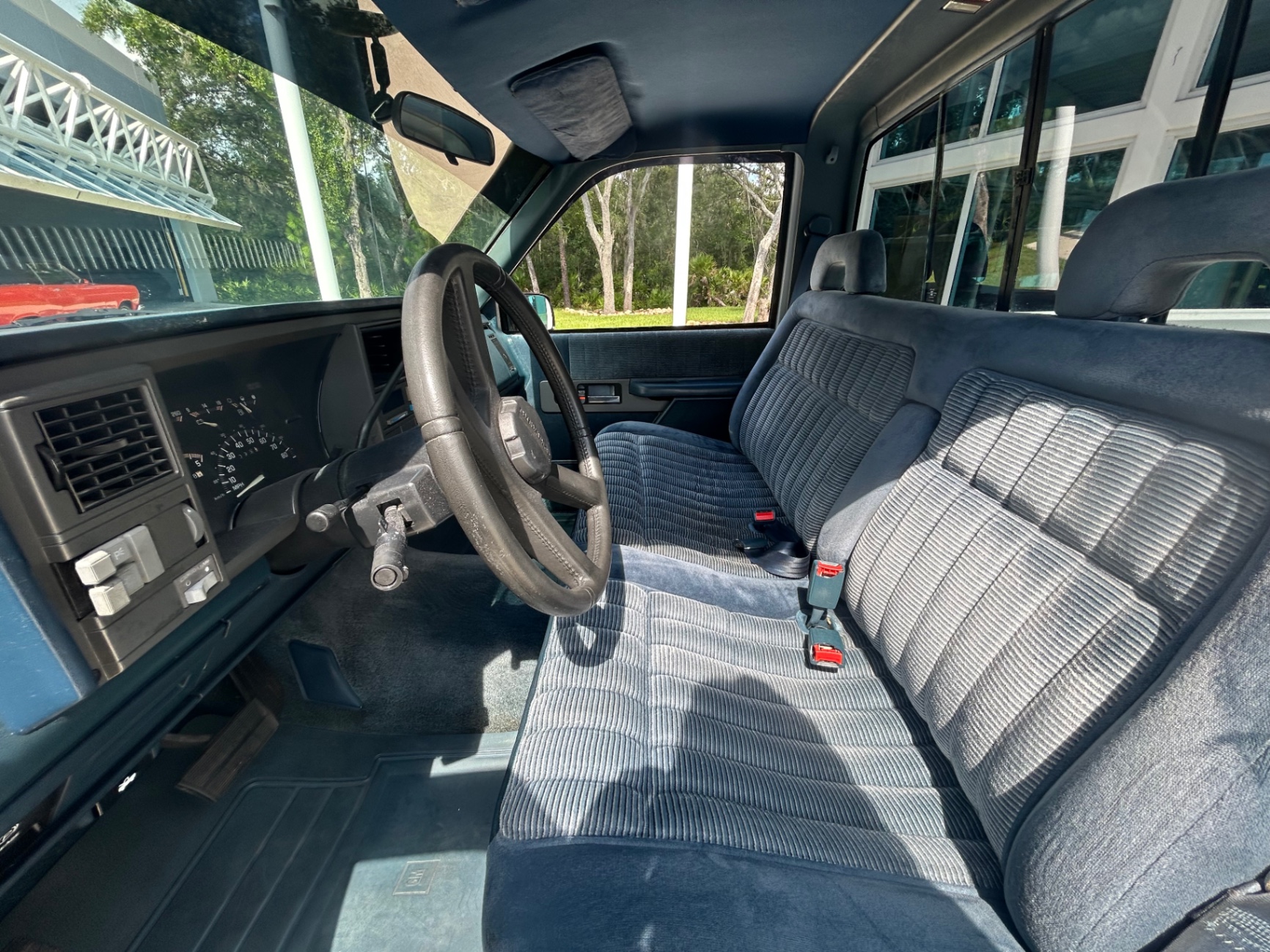 Vehicle photo 22
