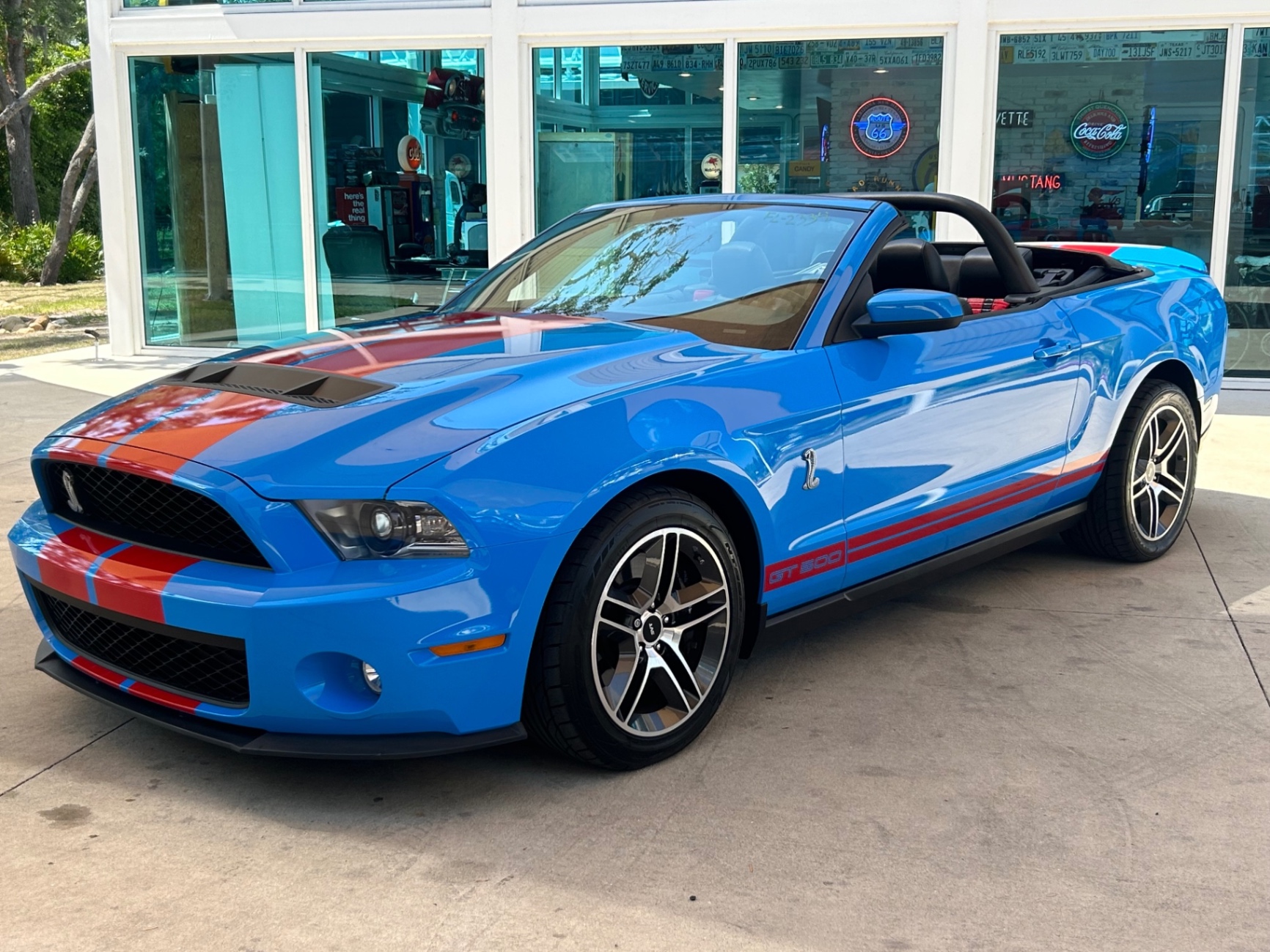 Vehicle photo 13