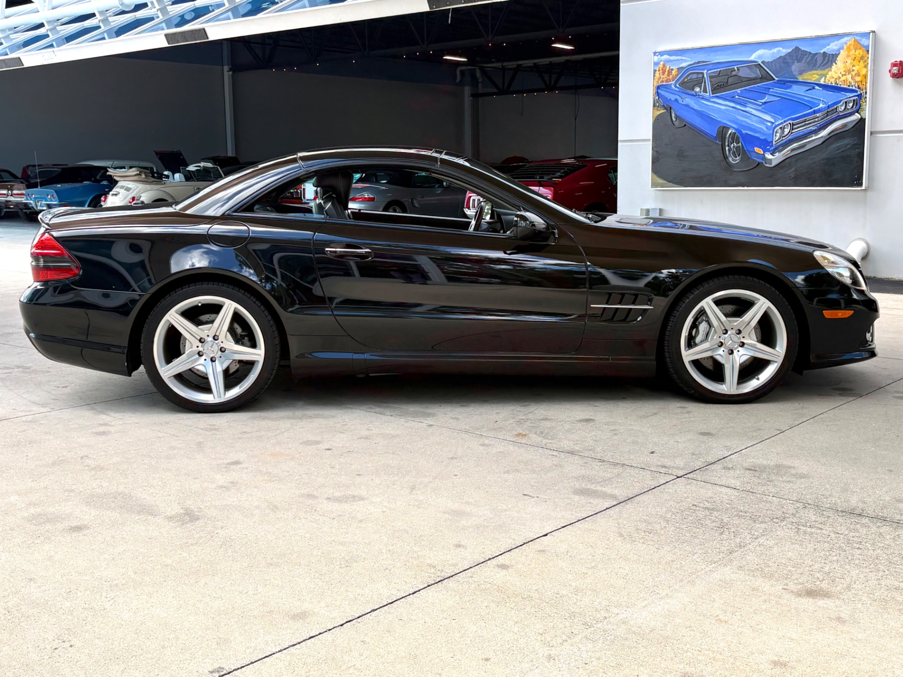 Vehicle photo 22