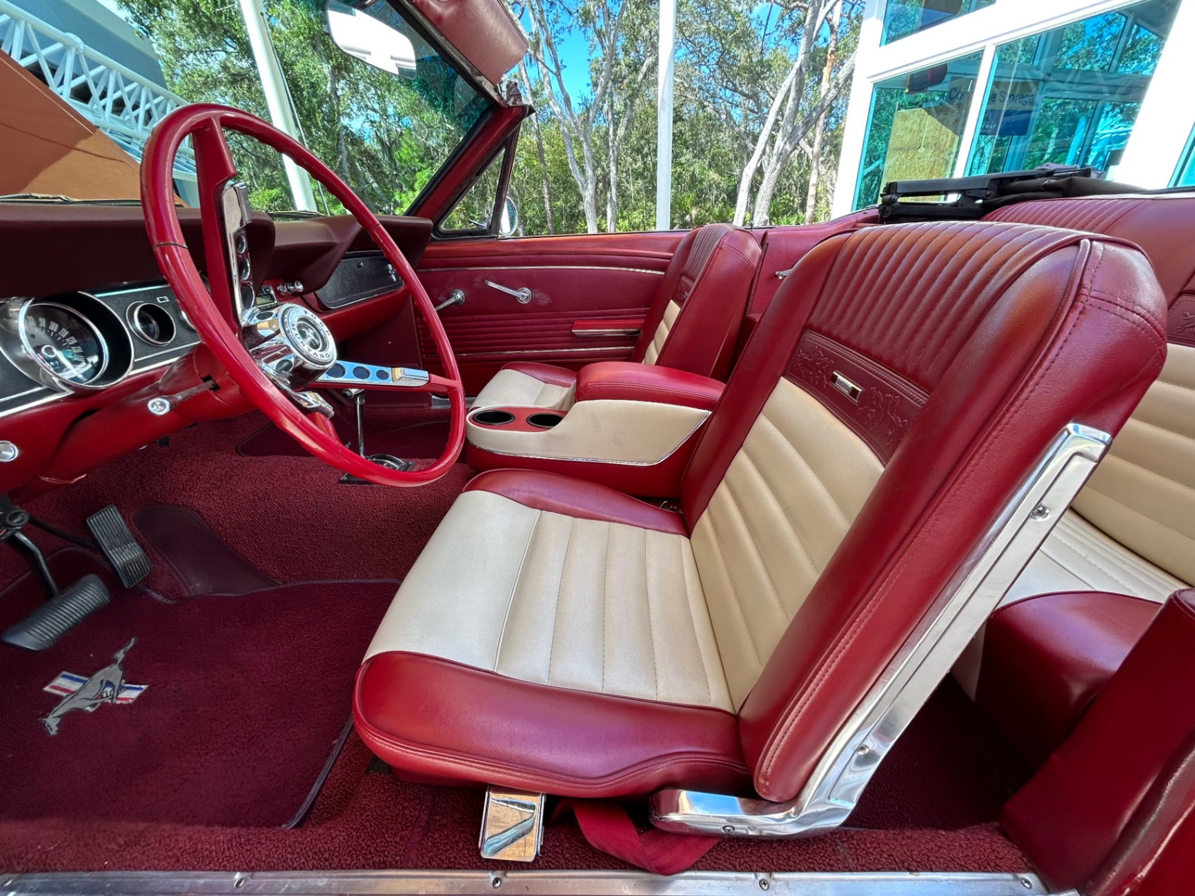 Vehicle photo 23