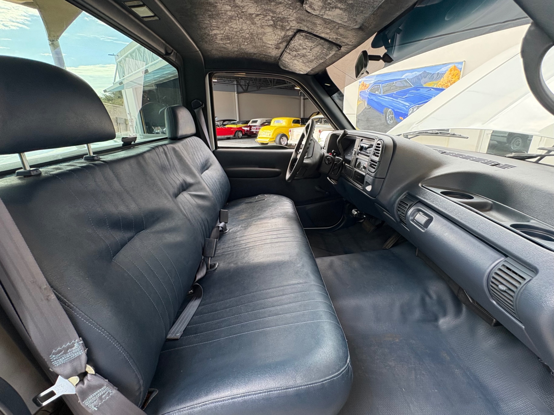 Vehicle photo 38
