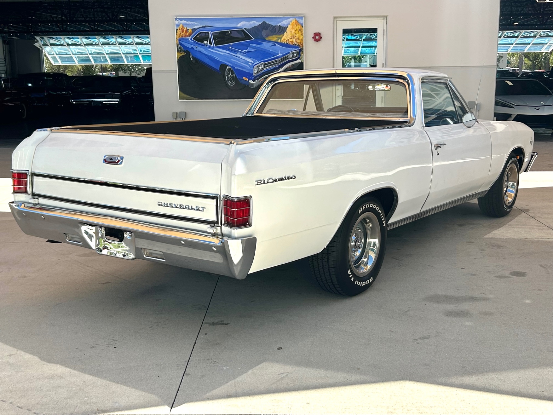 Vehicle photo 5